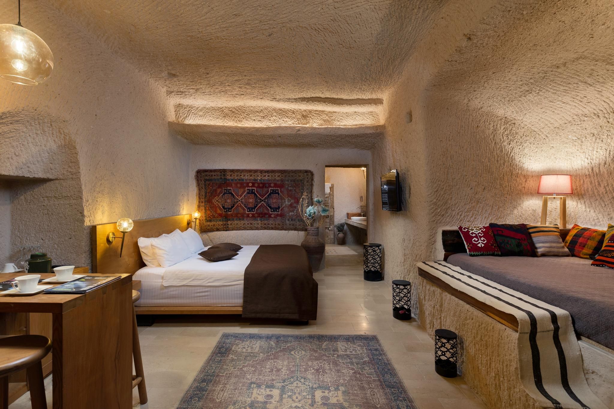 Premium Cave Novelist Suite