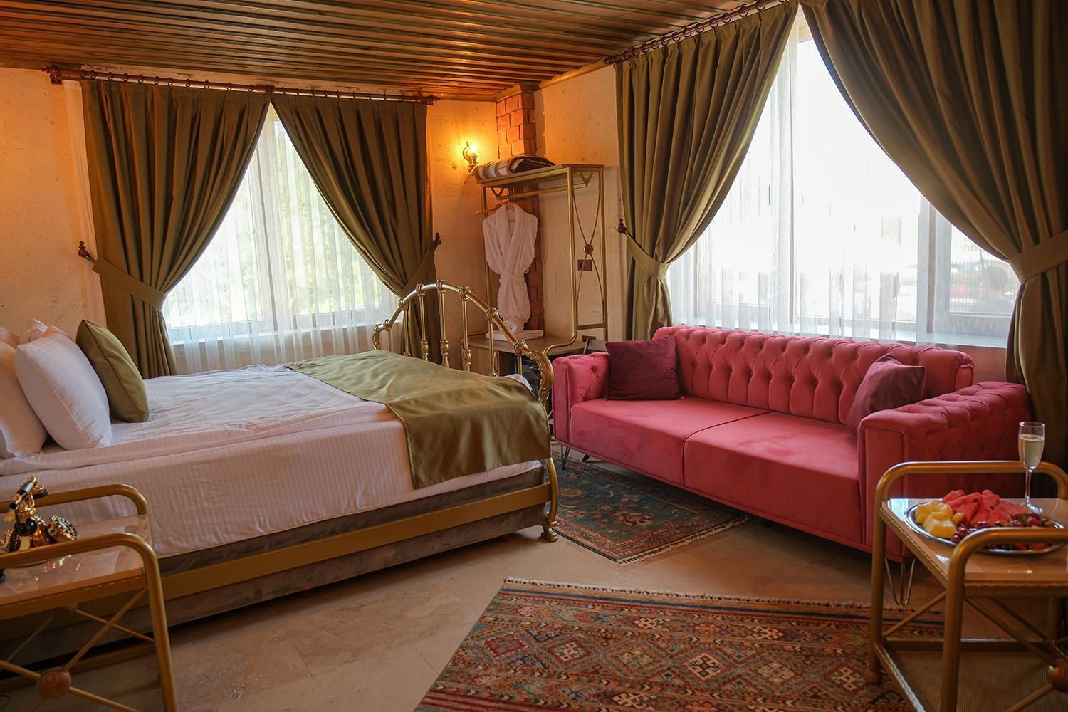 Queen Suite with Spa Bath