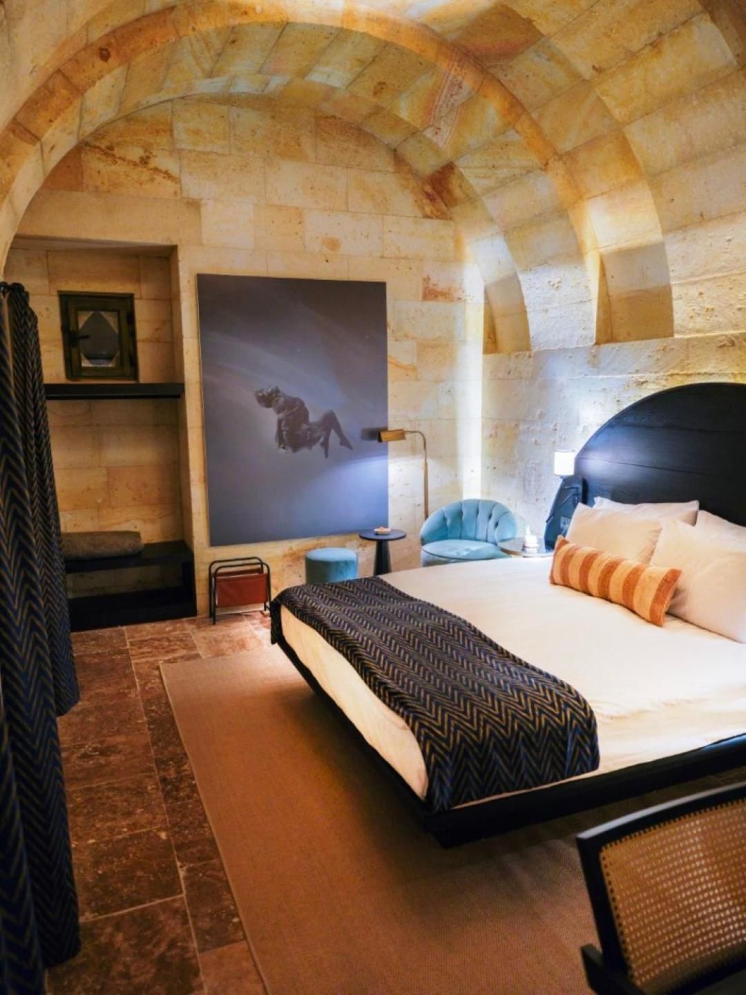 Suite with Mountain View