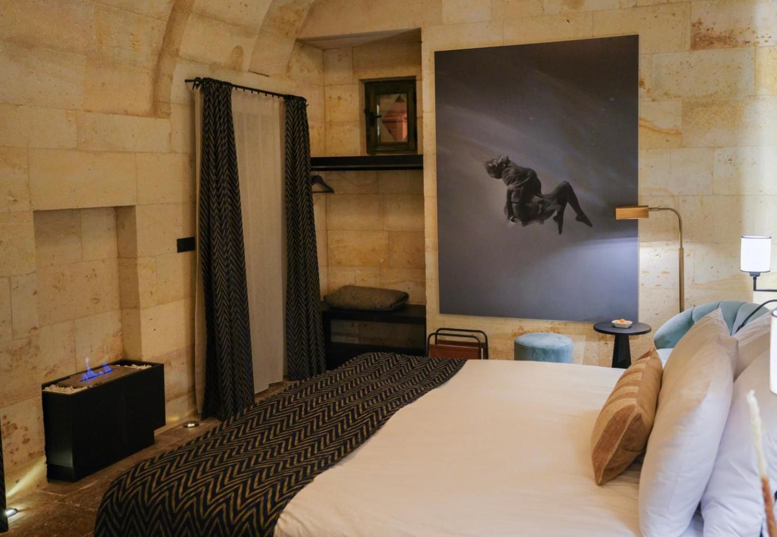 Suite with Mountain View