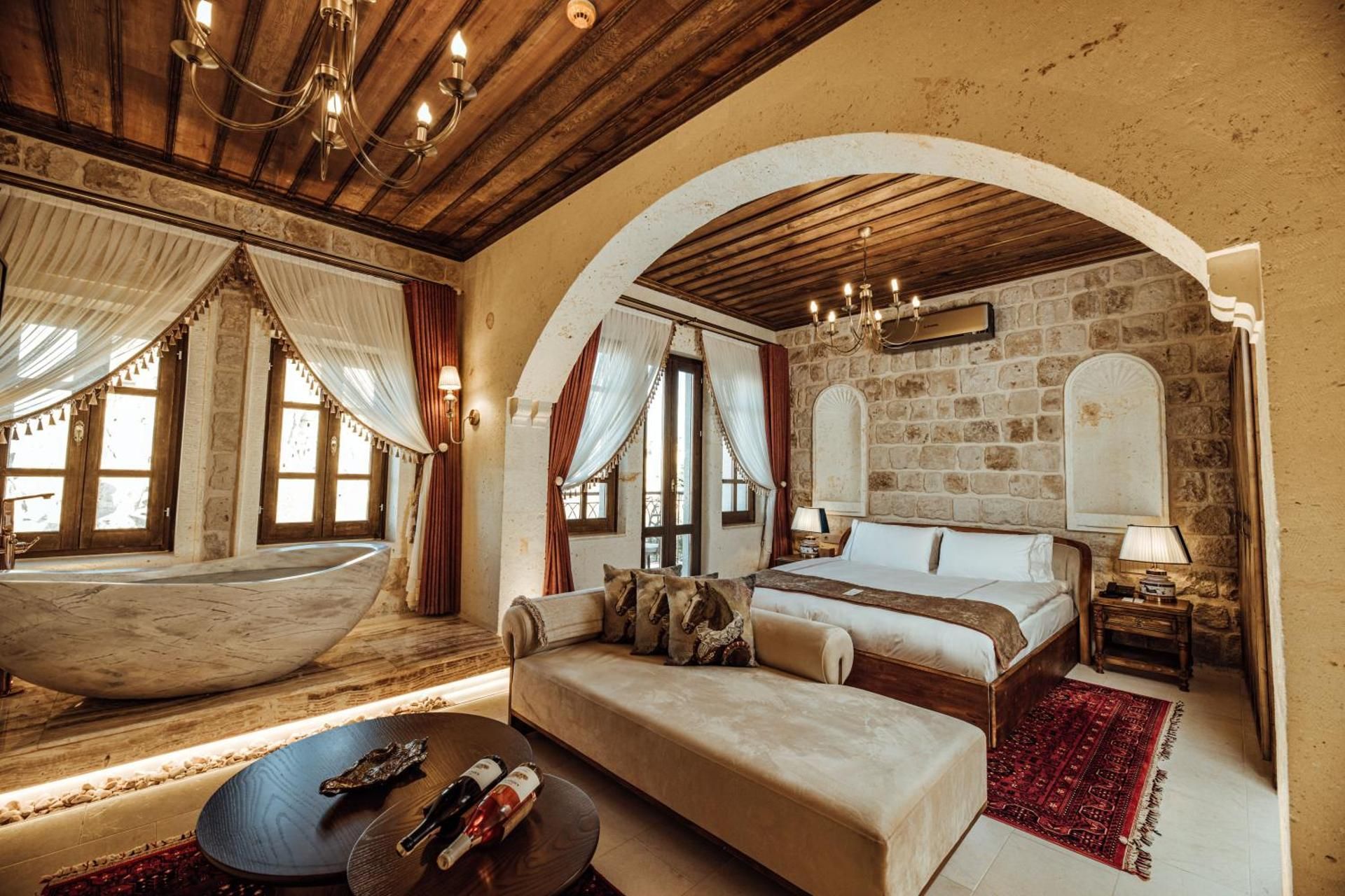 Deluxe King Suite