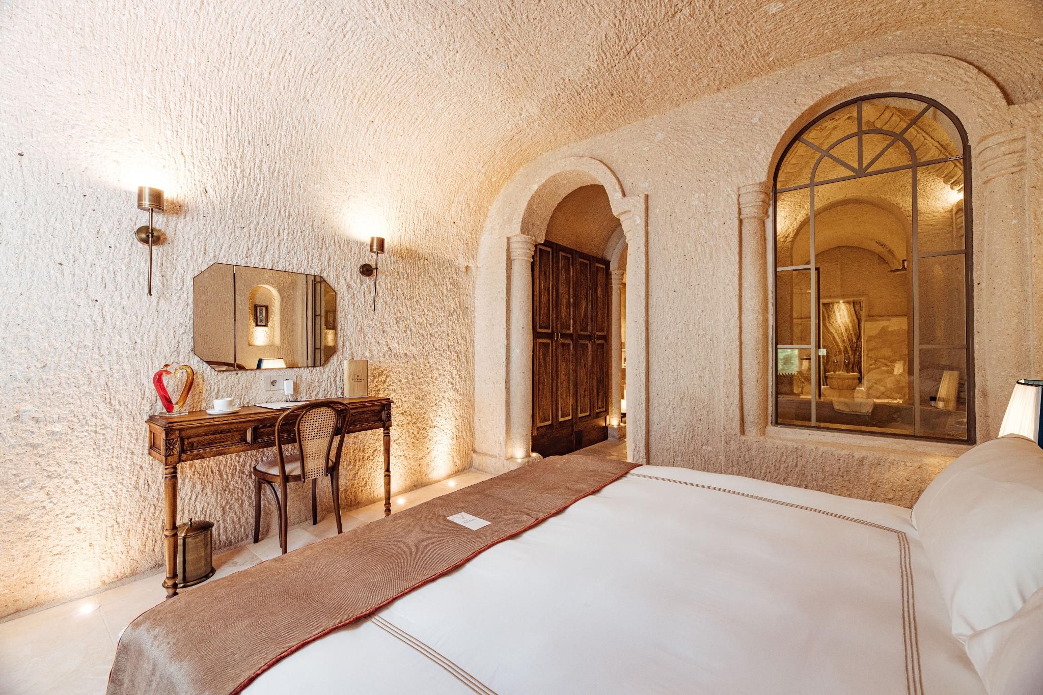 Cave Caldera View Suite with Private Jacuzzi