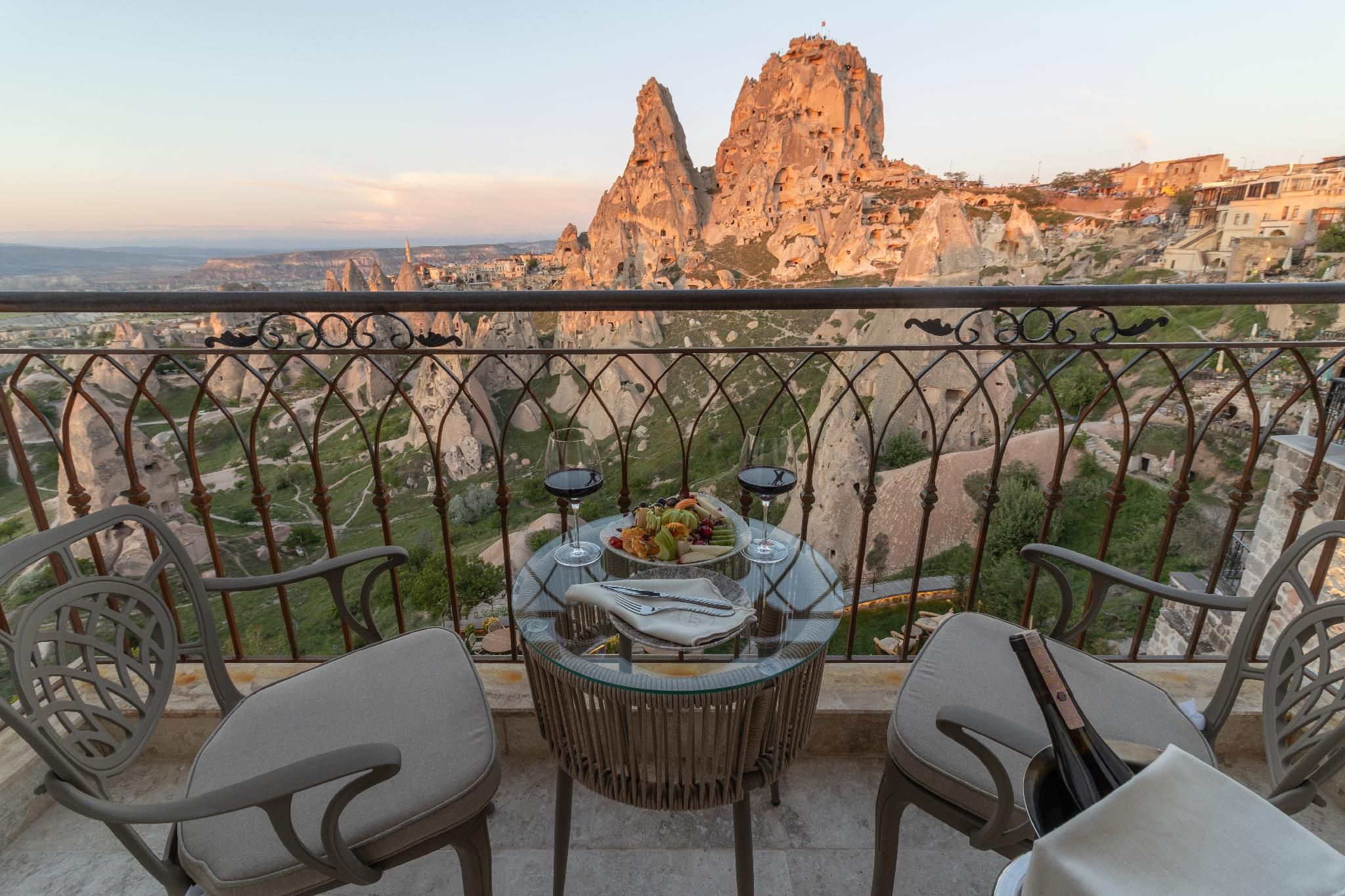 Honeymoon Caldera View Suite