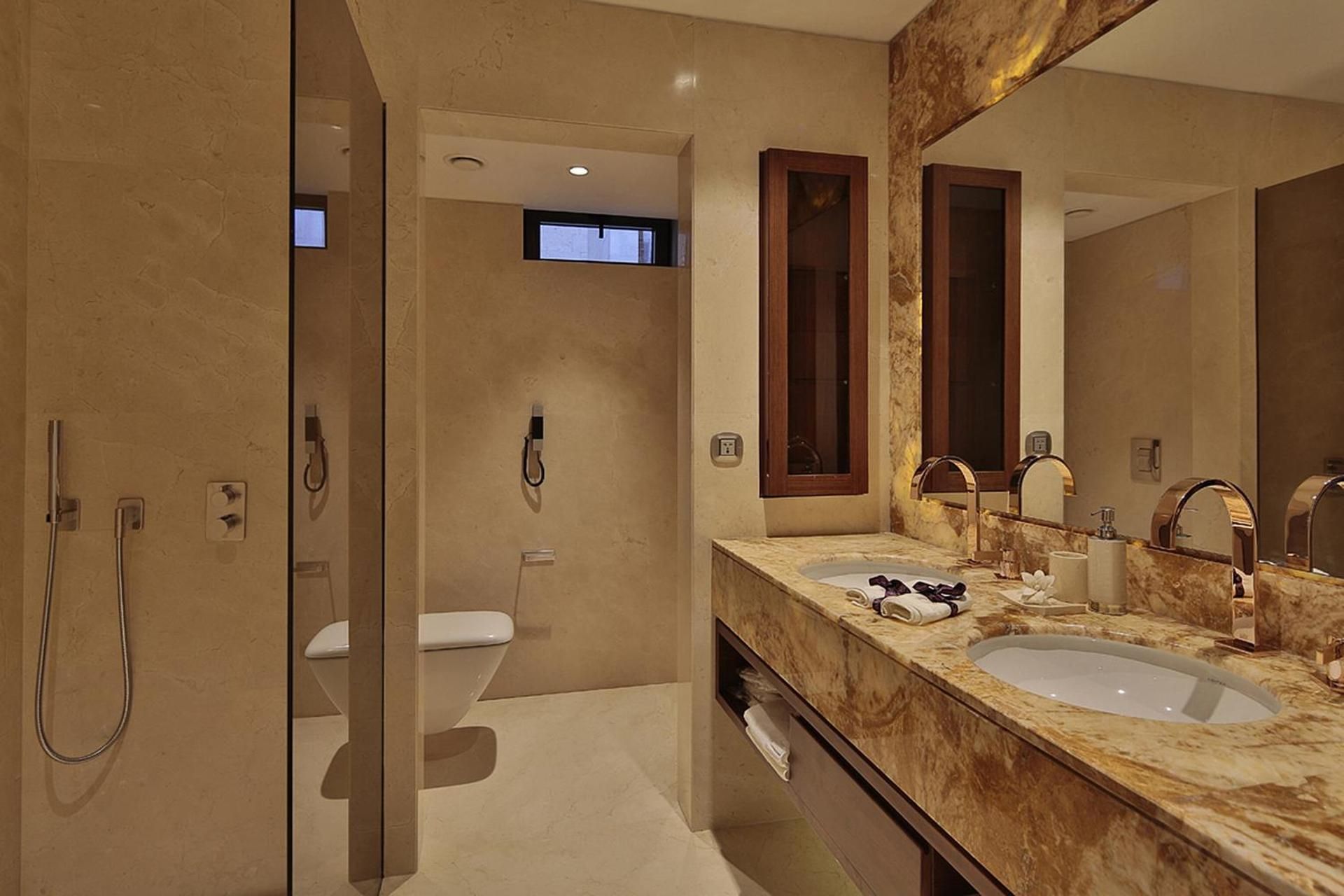 Superior Cave Suite