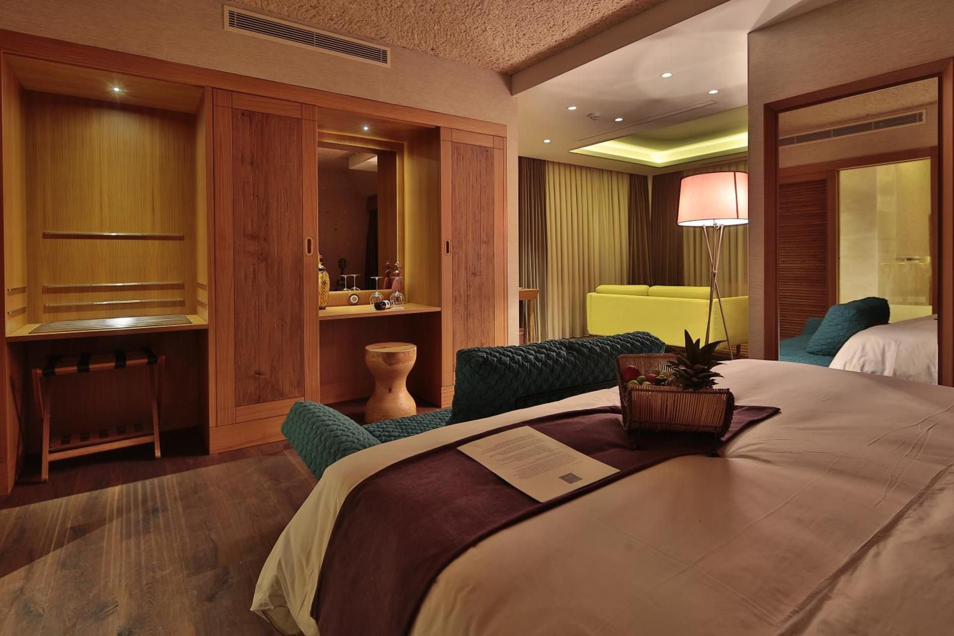Ariana Sustainable Luxury Lodge - Special Category King Cave Suite with Spa bath