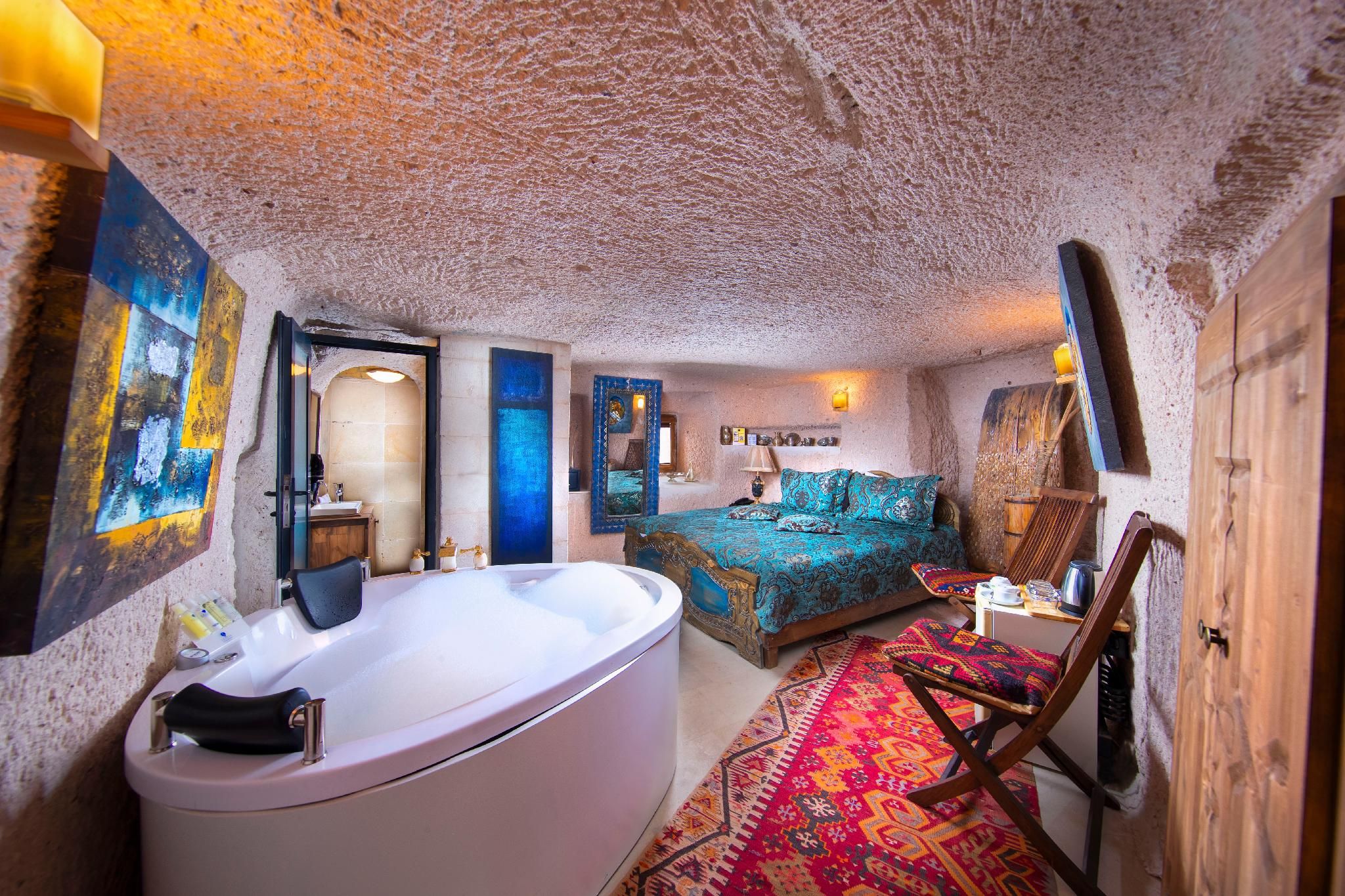 Cappadocia Fairy Chimneys Selfie Cave Hotel Junior Cave Room With Jakuzzi 3