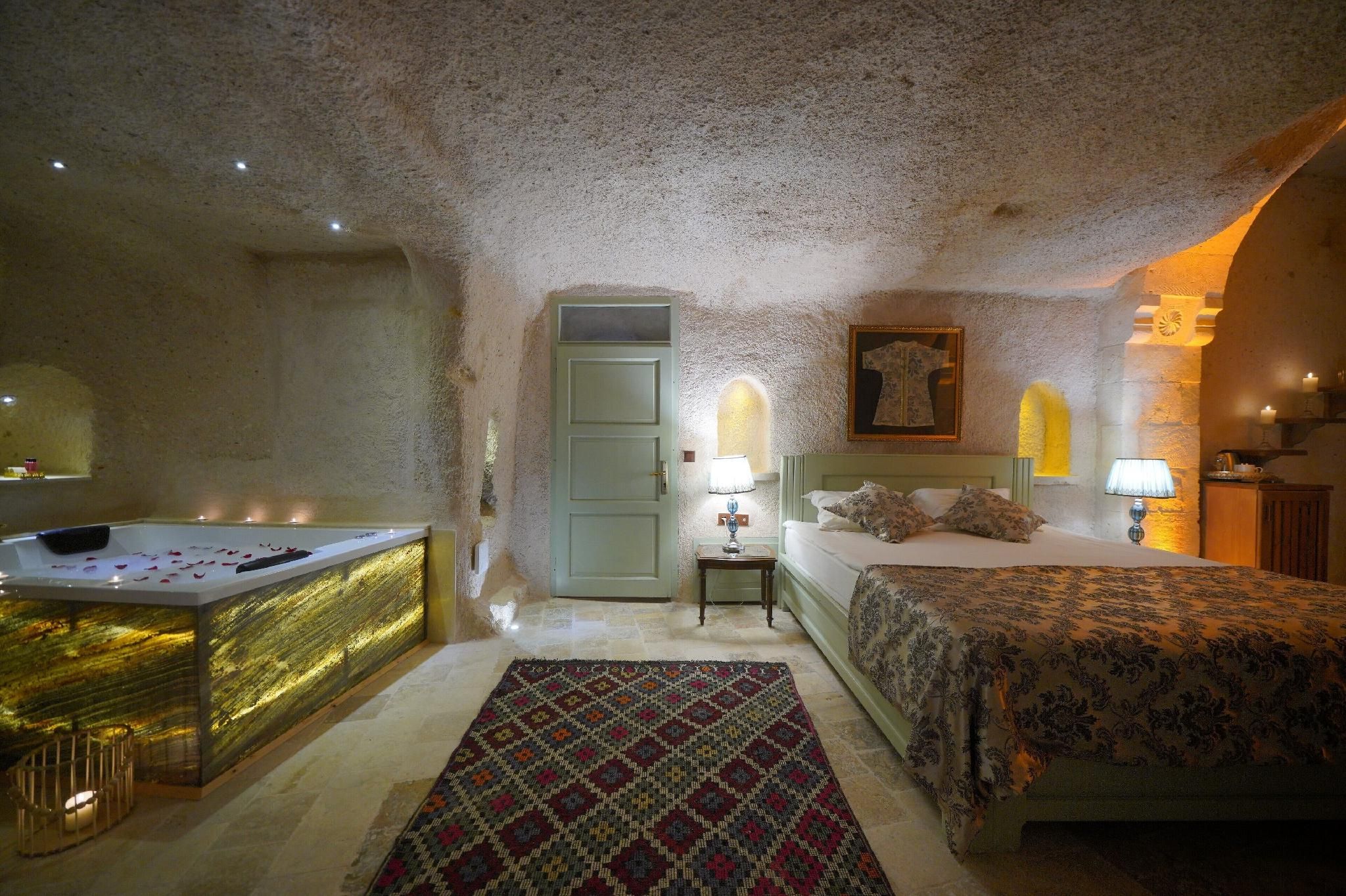 Sultan Cave Suite