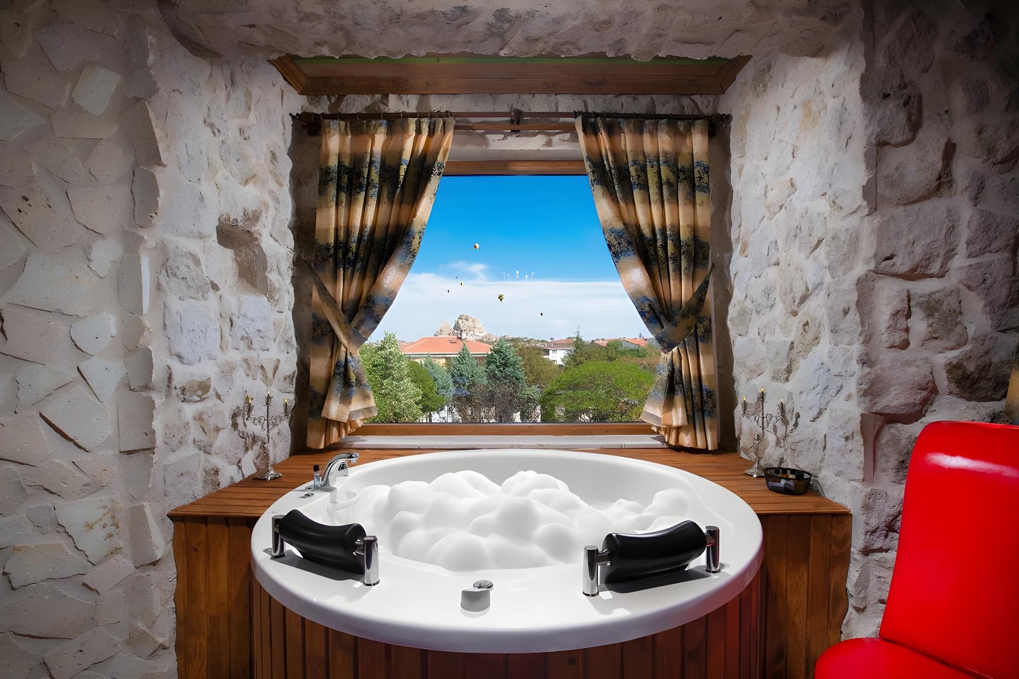 Deluxe Suite with Jacuzzi