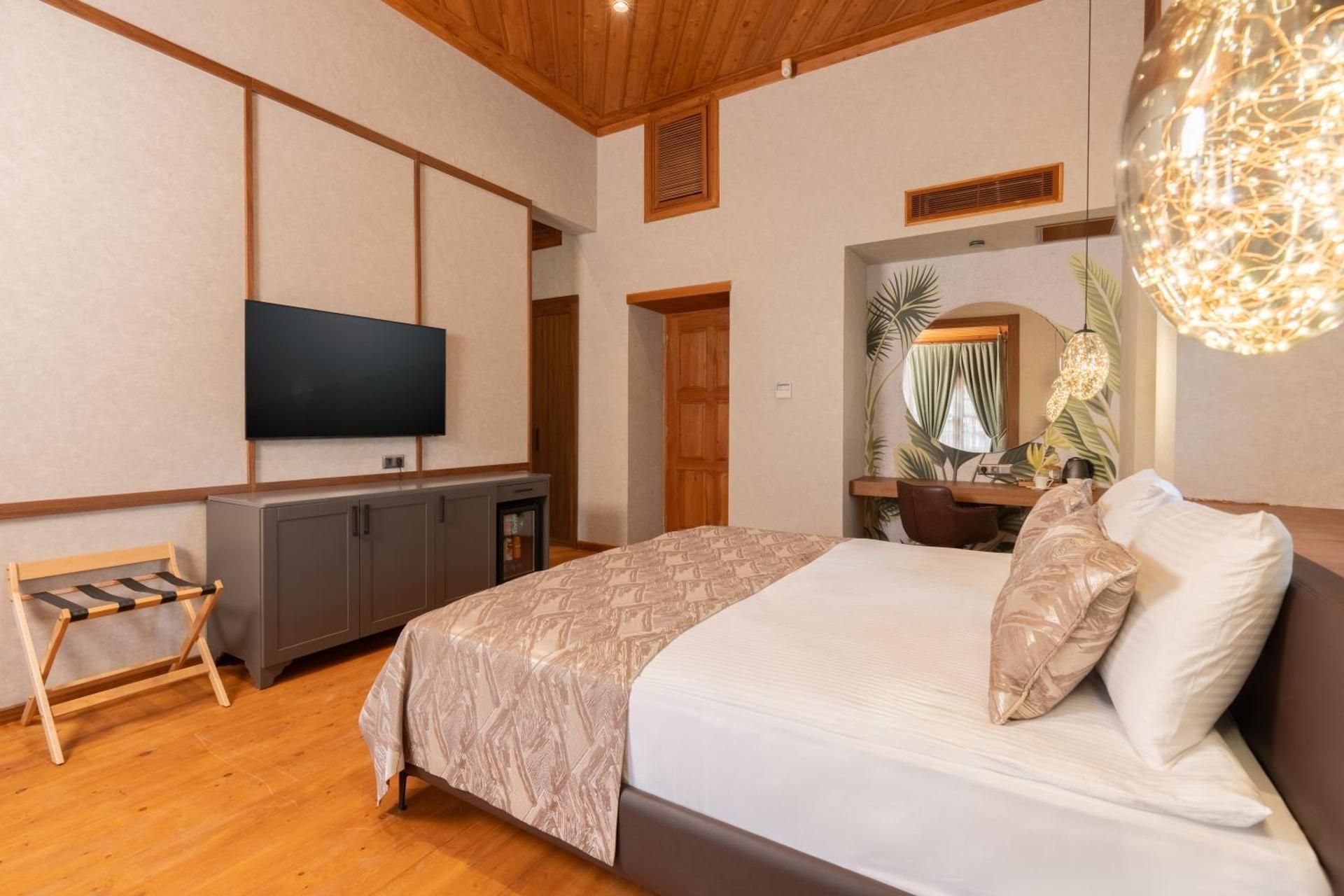 shared lounge/tv area