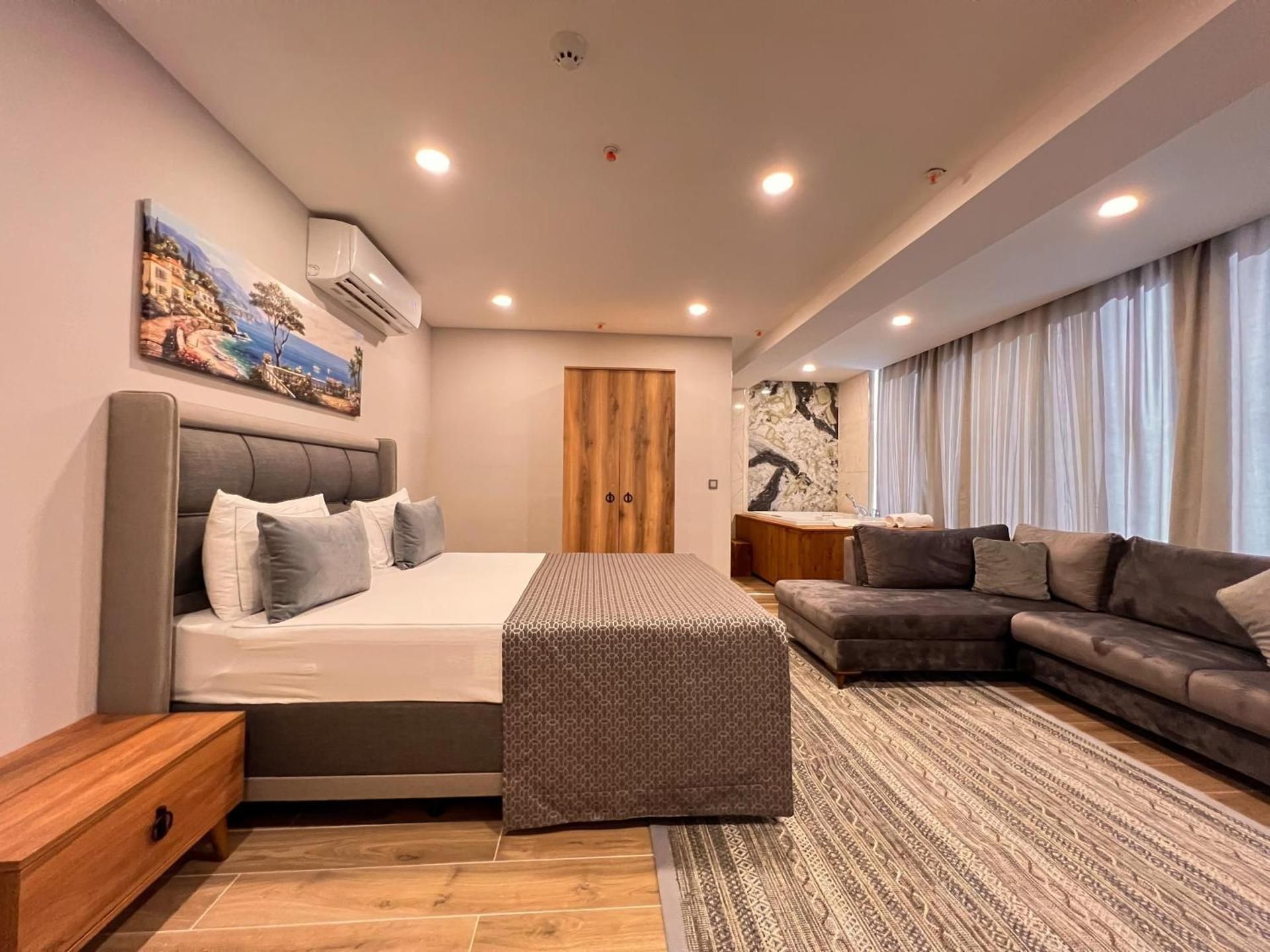 King Suite with Spa Bath