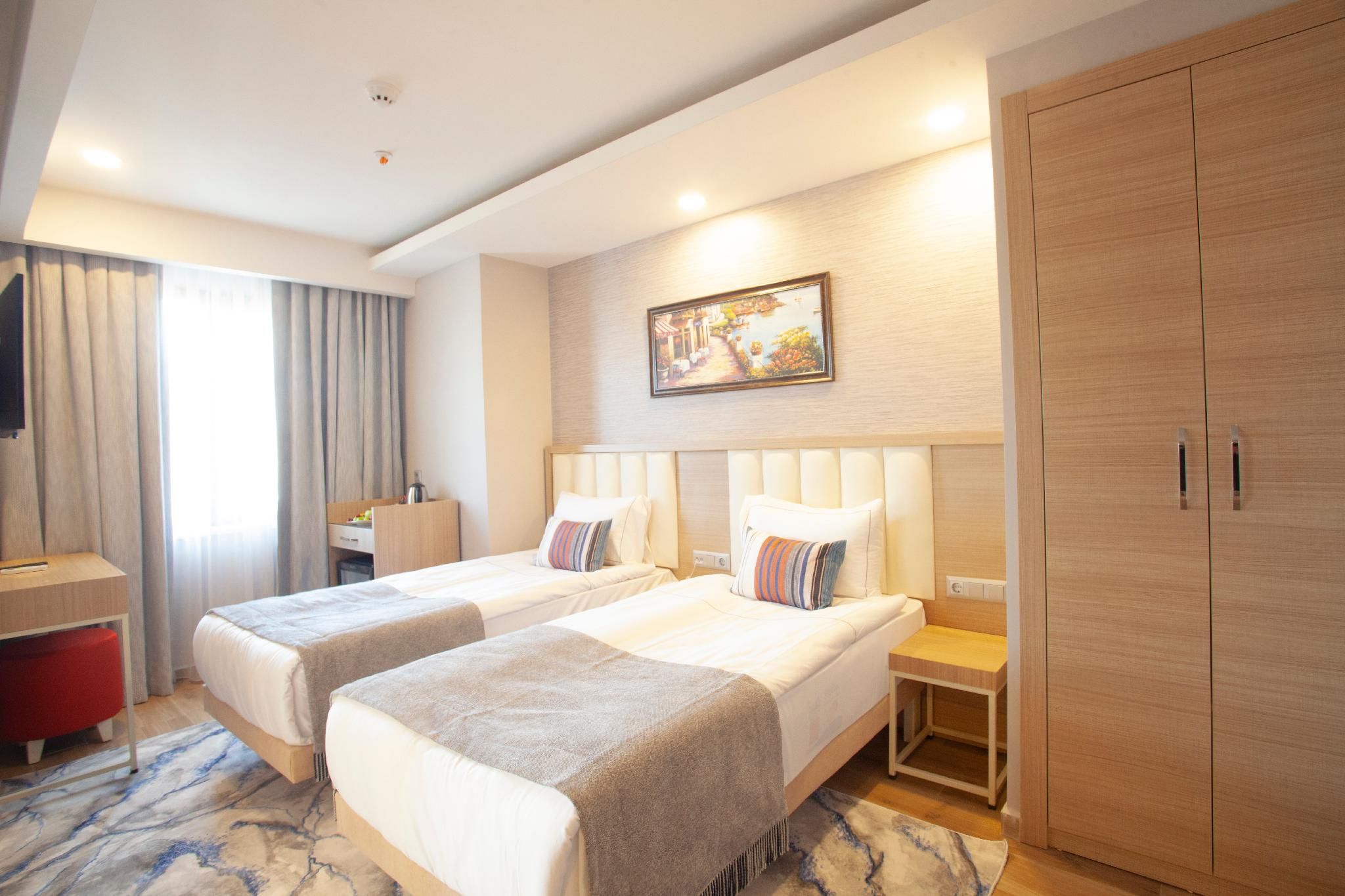 Deluxe Connecting Room