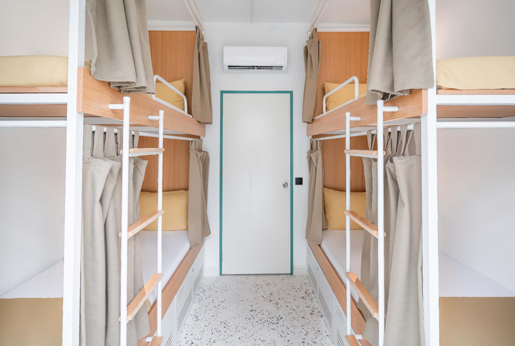 4 Bed Mix Dormitory