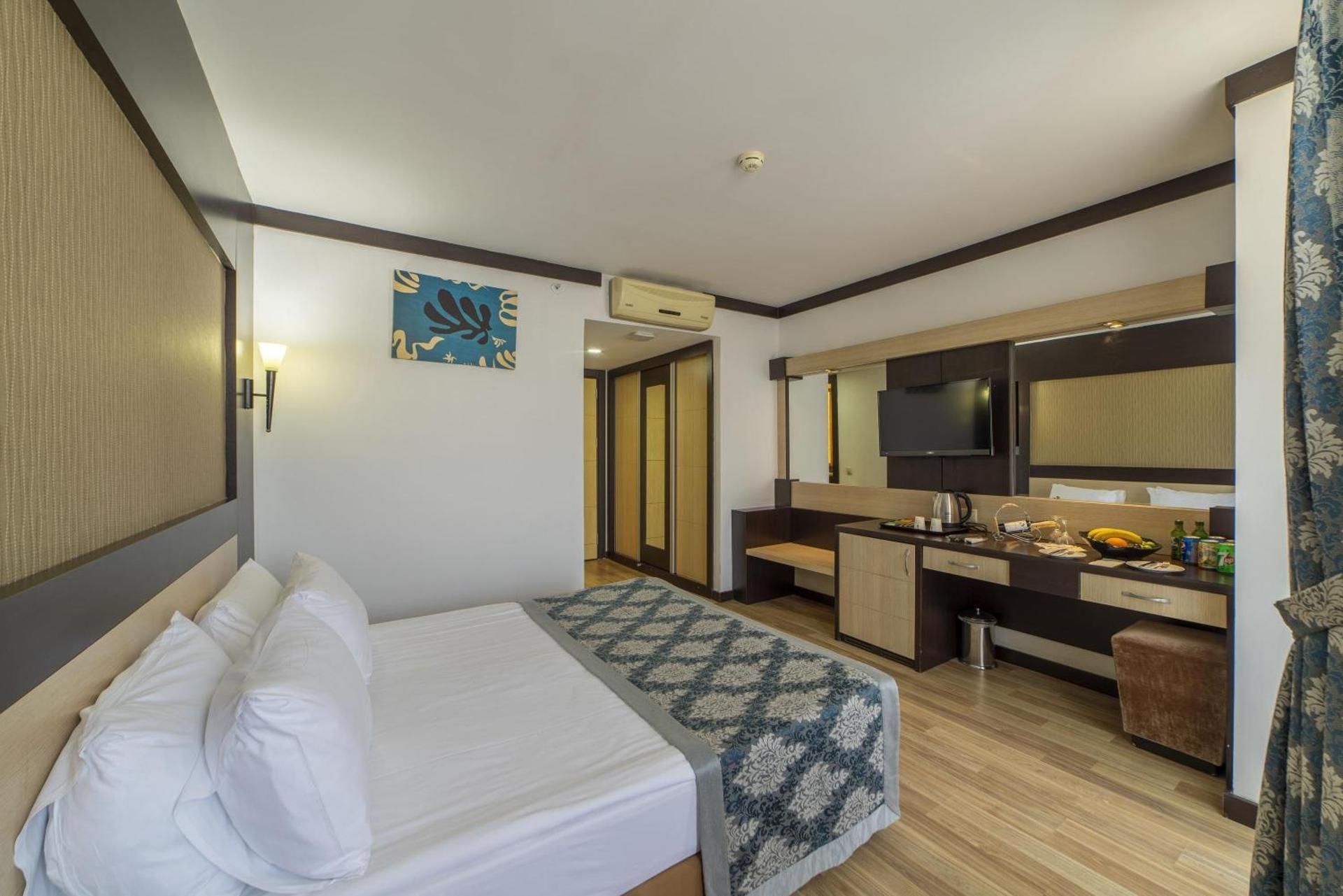 Superior Double or Twin Room with Pool View