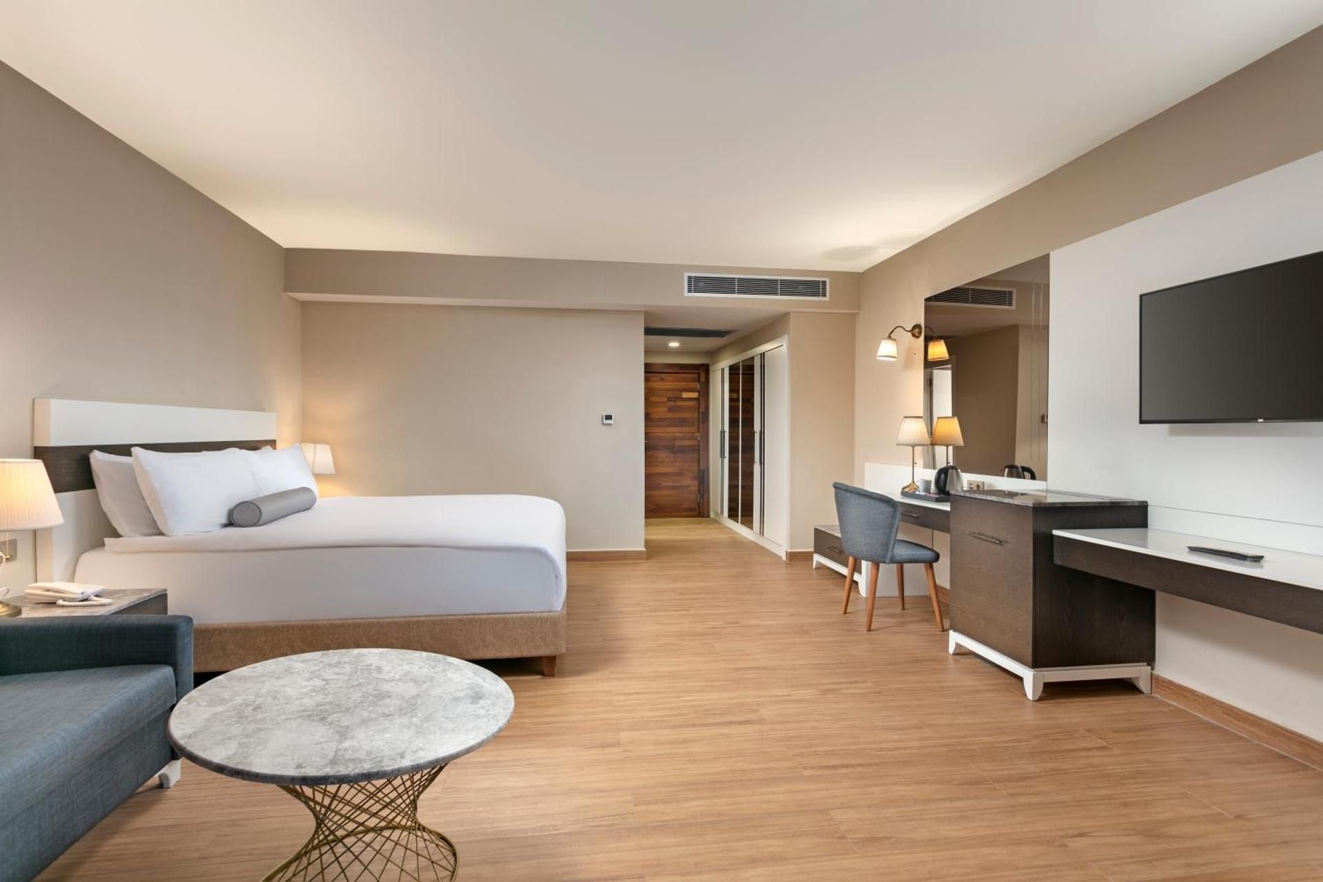 GARDEN FLOOR ROOM