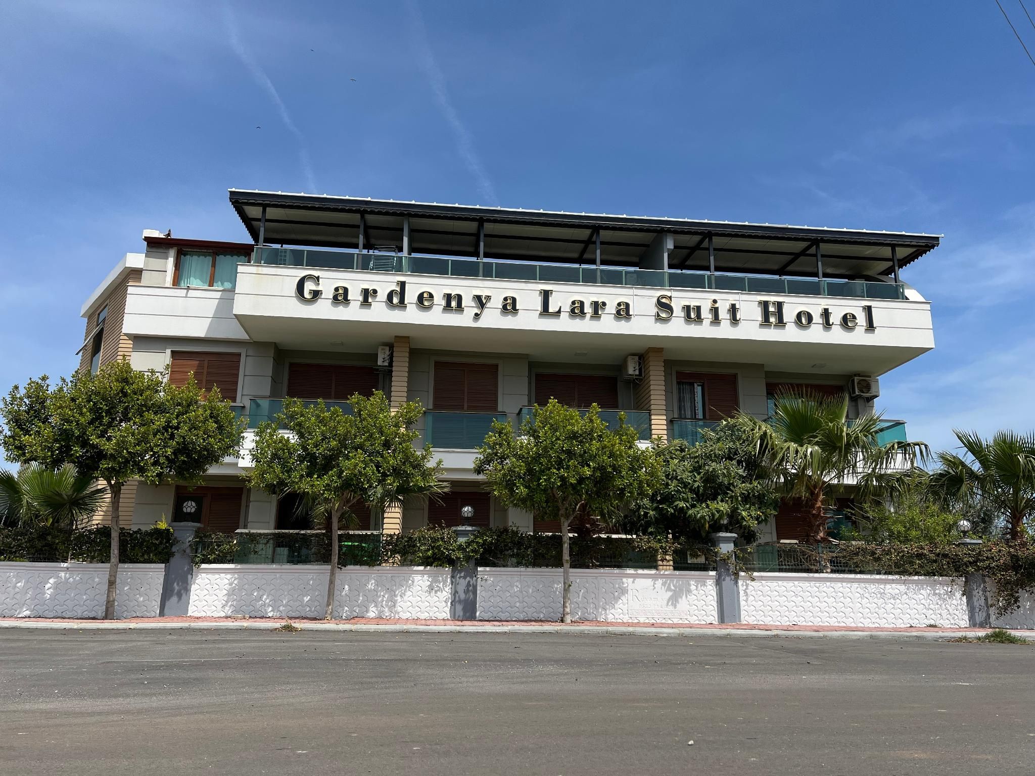 Gardenya Lara Suit Hotel