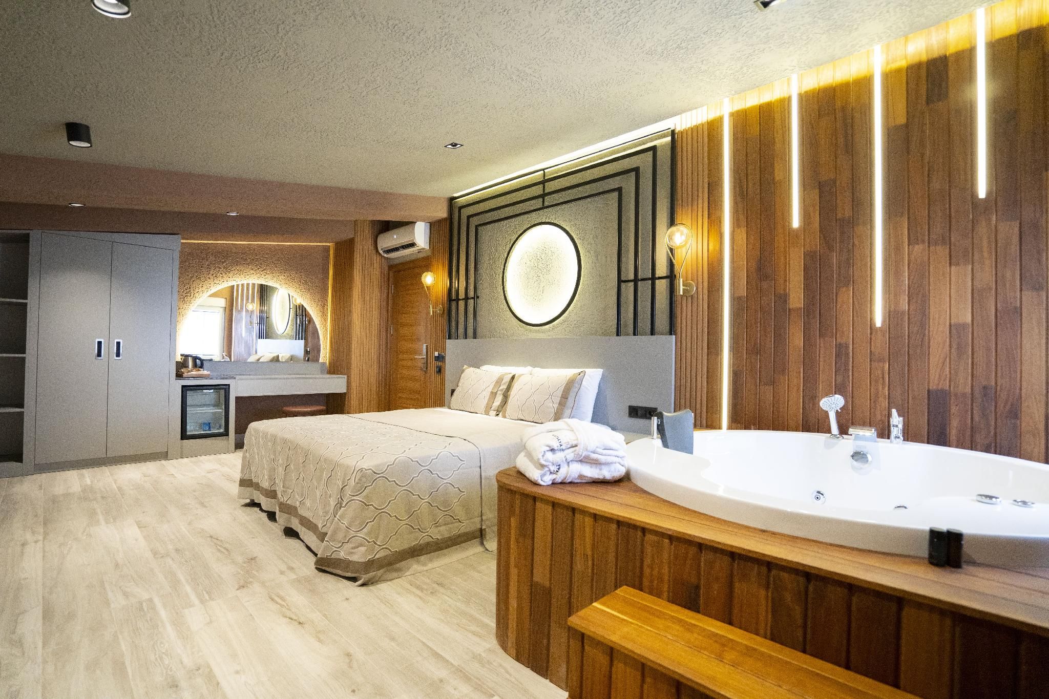 Antalya City Hotel & Spa Jacuzzi 1 King Bed 2