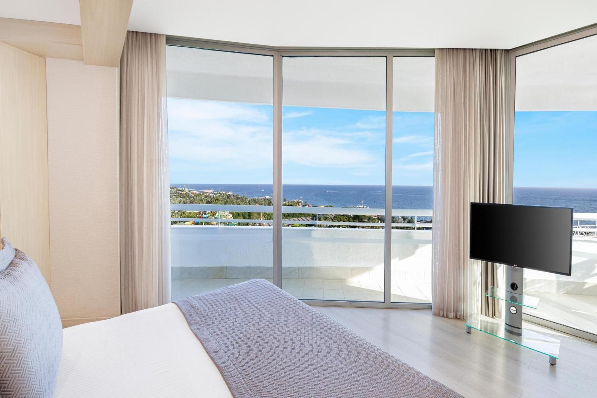 Grand Suite with Balcony