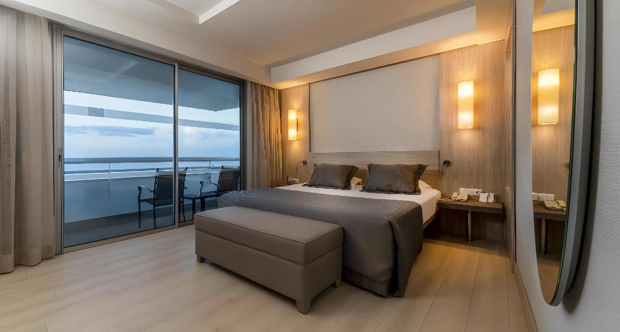 Deluxe City View Double or Twin Room with Balcony