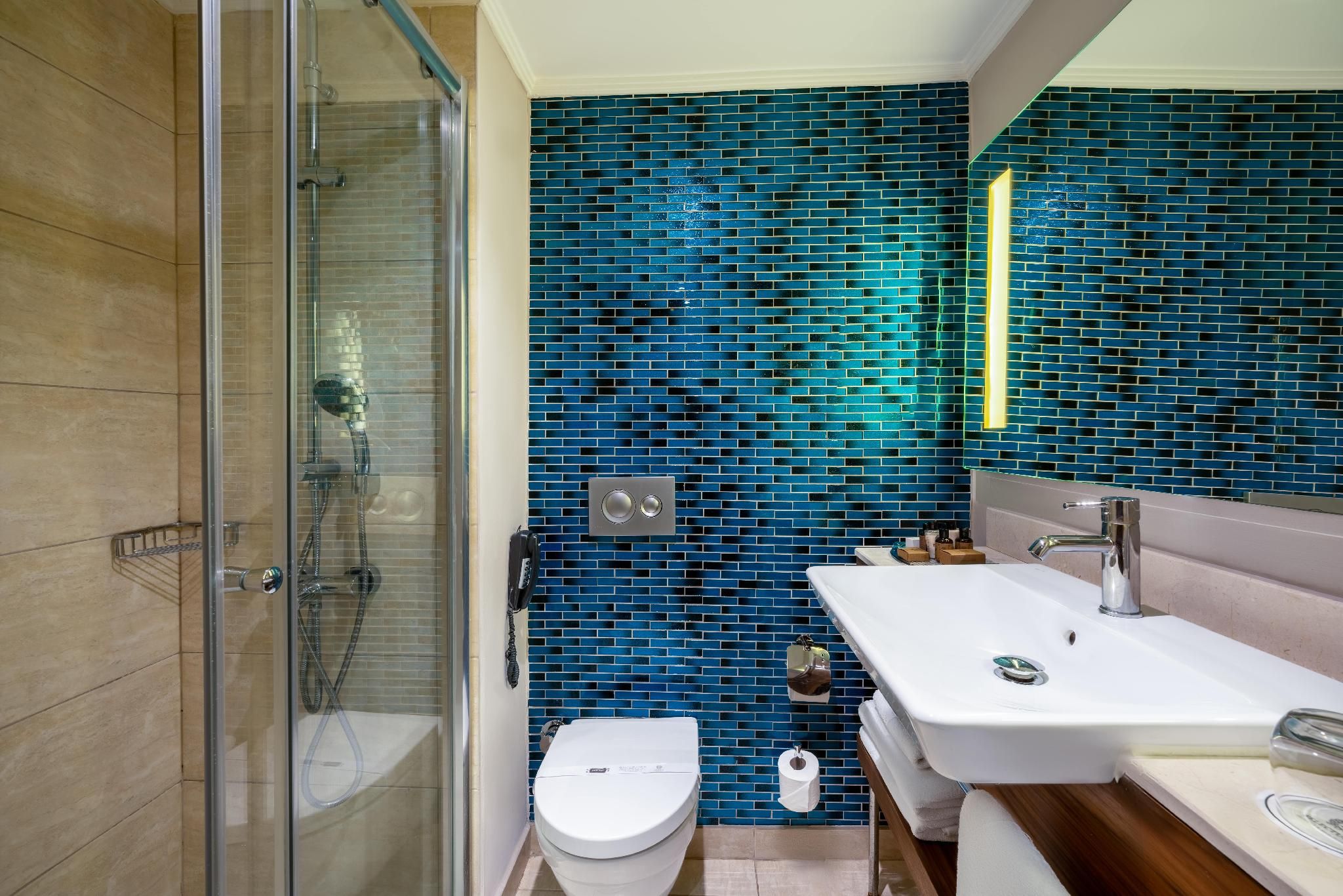 Main Building Large Family Suite
