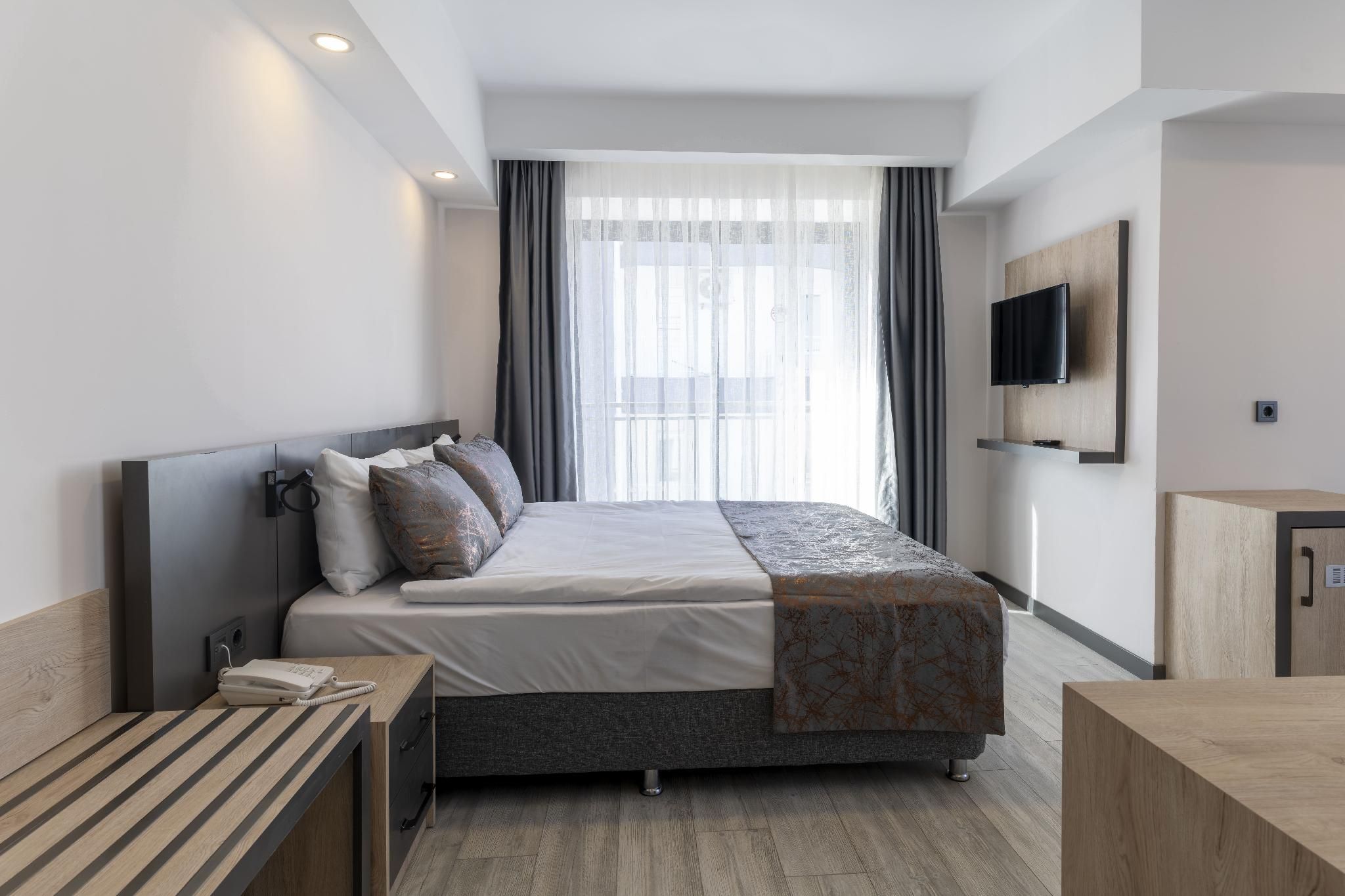 Irenic Hotel Corner Room 2