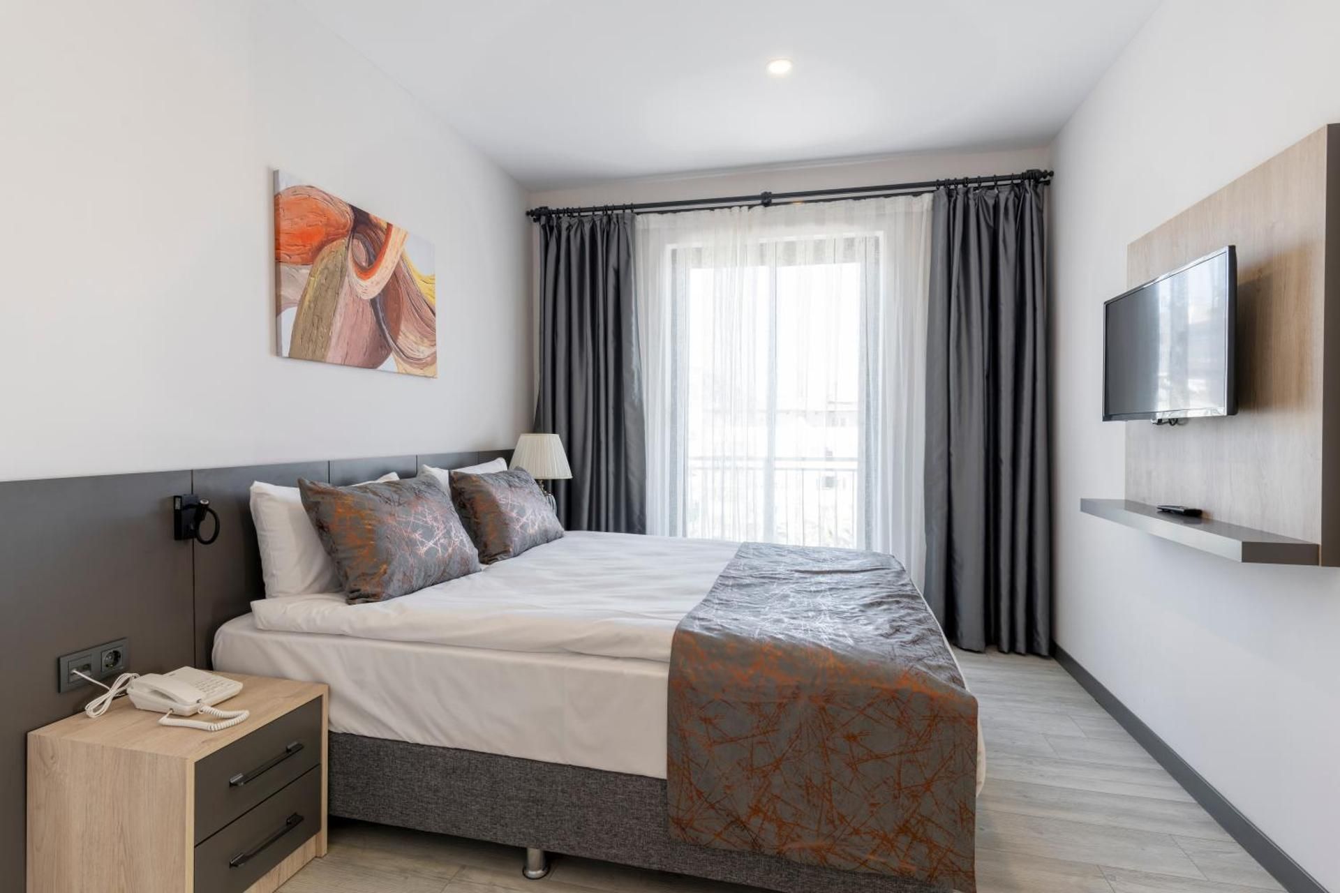 Irenic Hotel Jacuzzi Suite