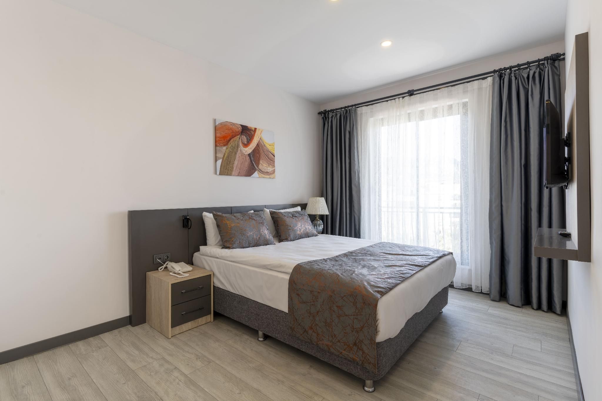 Irenic Hotel Jacuzzi Suite 2