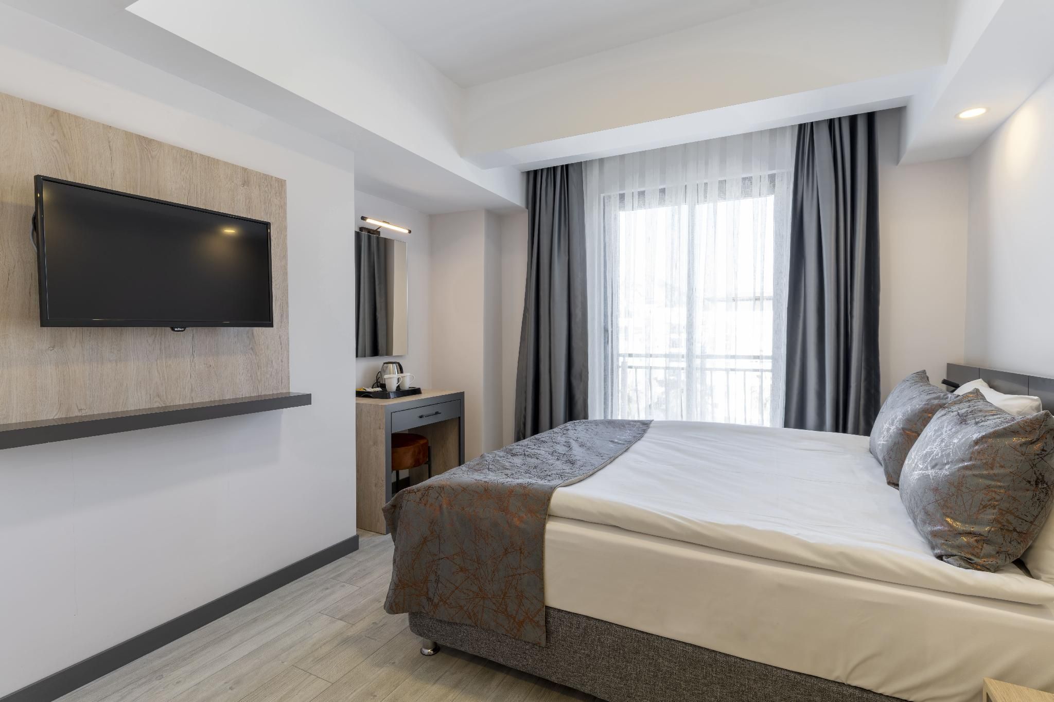 Irenic Hotel Deluxe Double Room