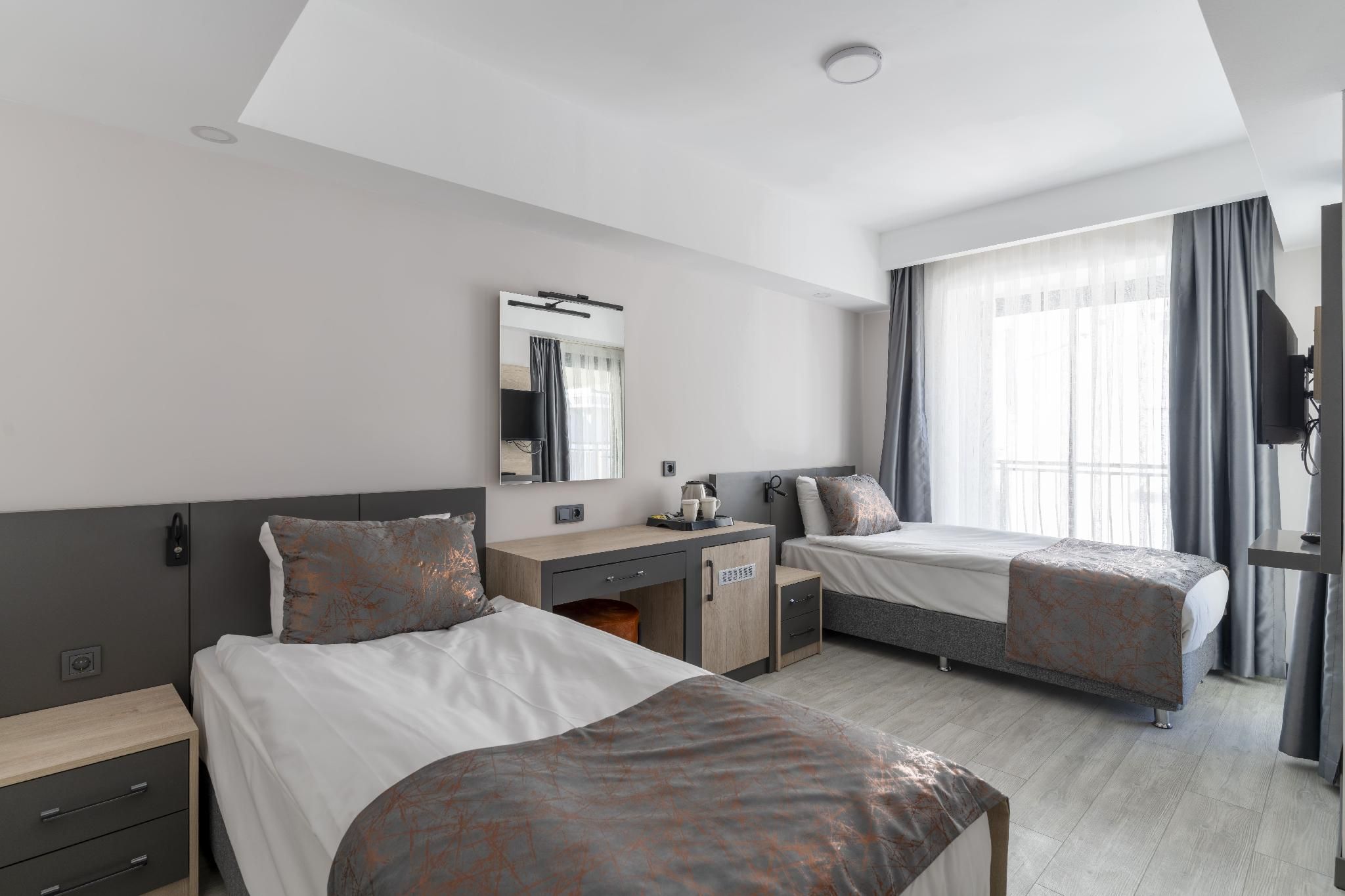 Deluxe Twin Room with Balcony