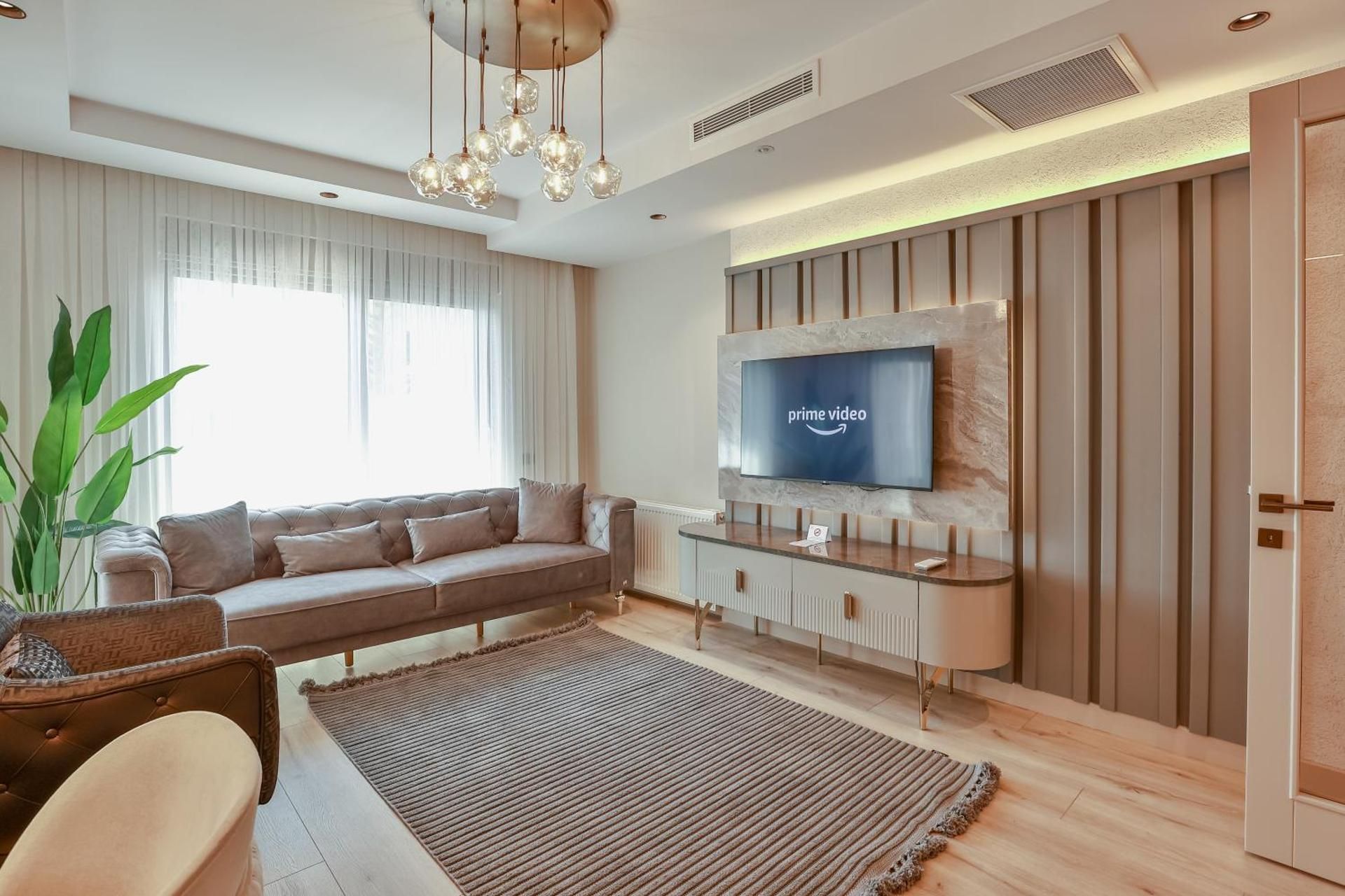 shared lounge/tv area