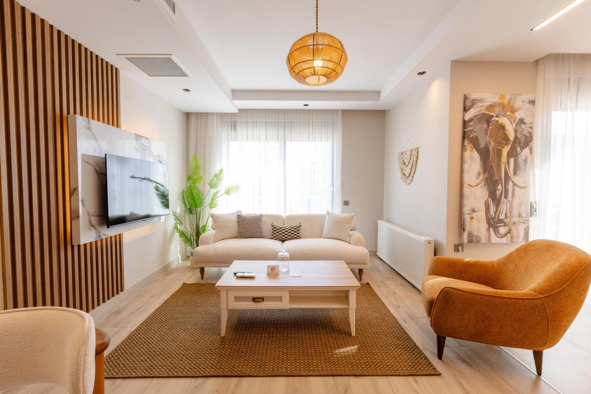 shared lounge/tv area