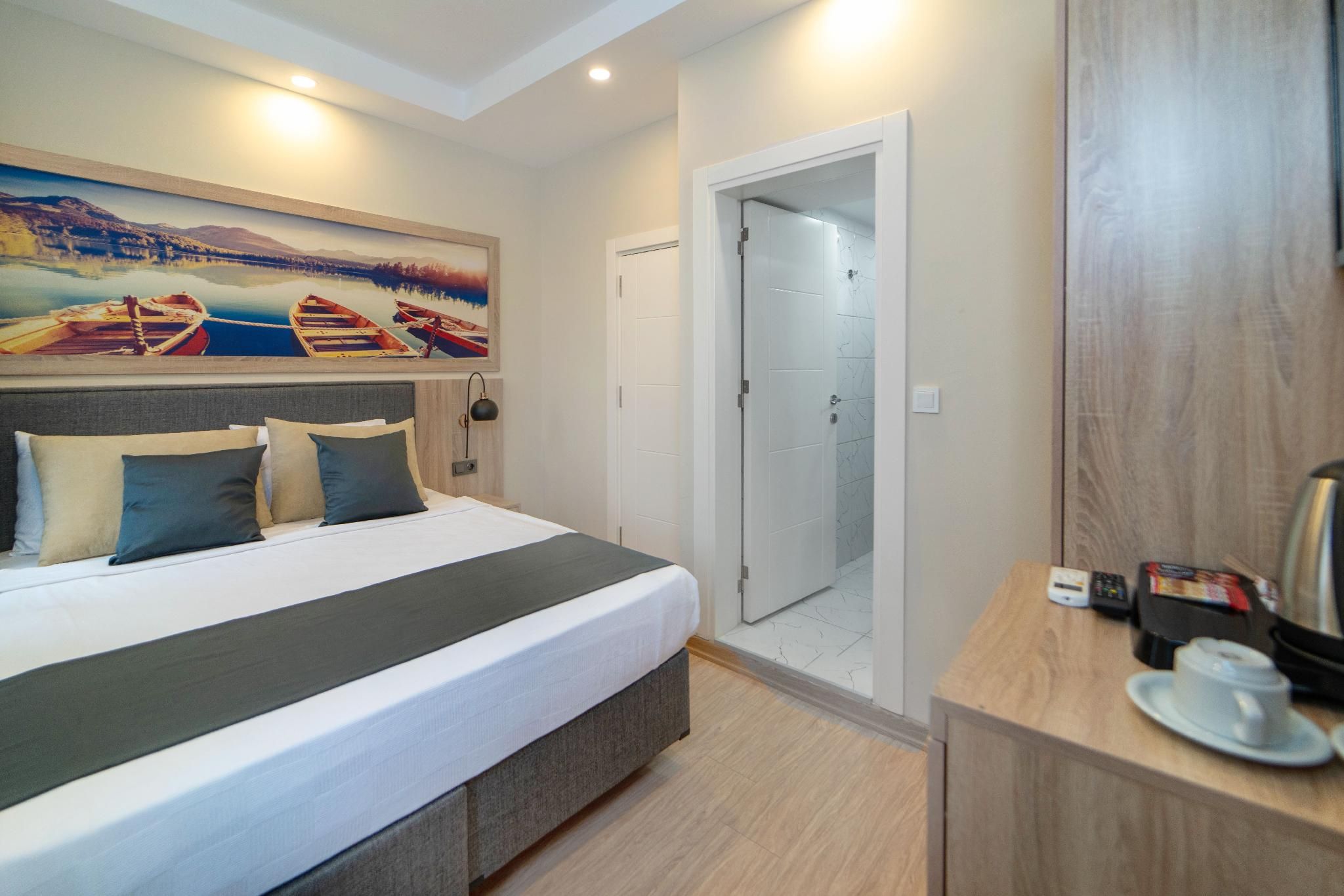 Standard - 1 Double Bed with Balcony