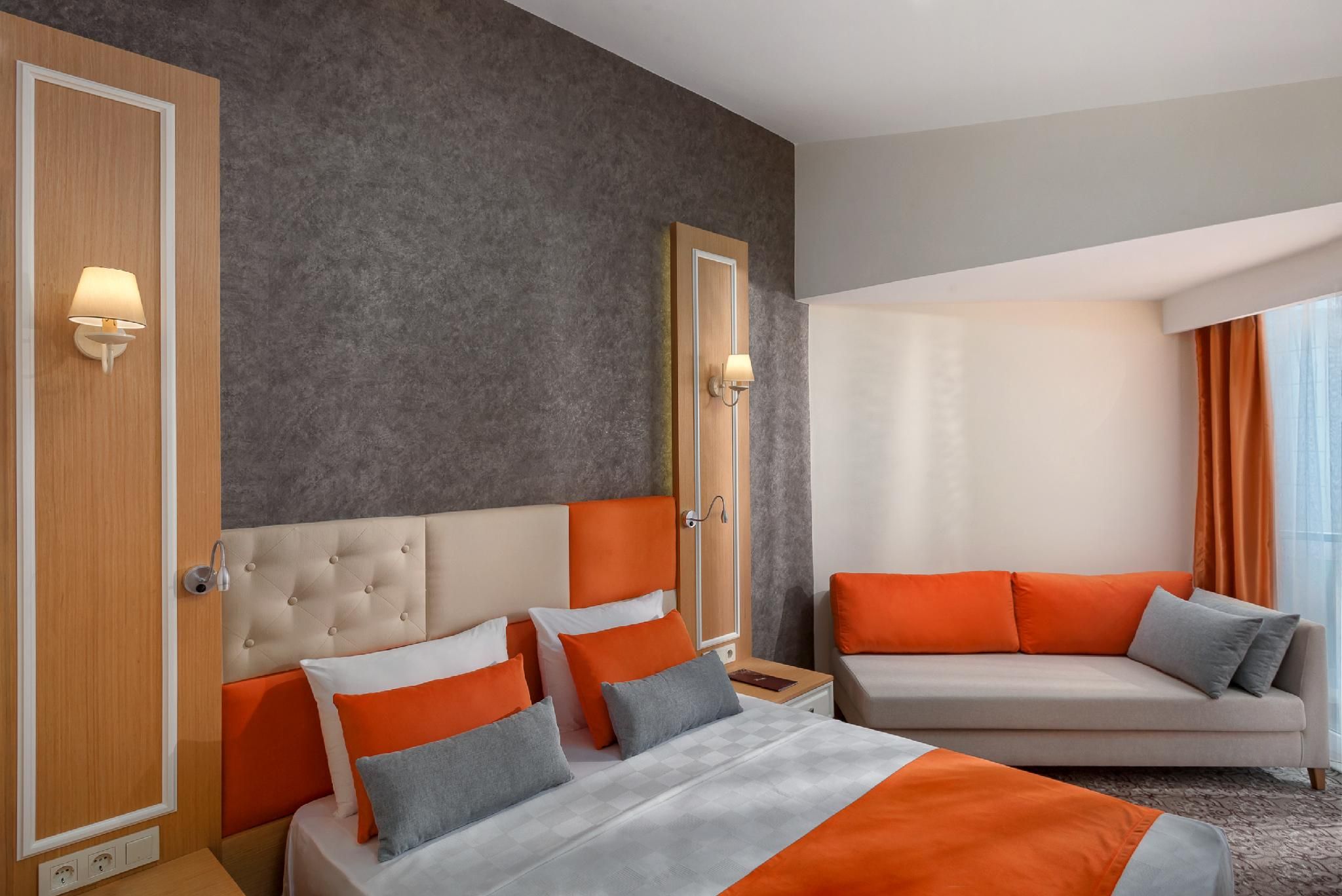 Deluxe Family Room
