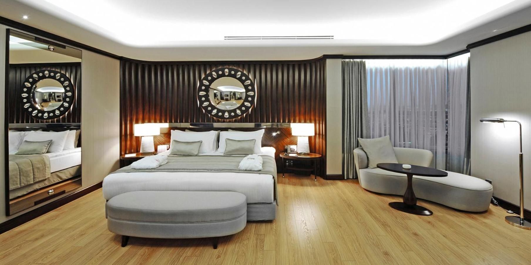 1 DOUBLE BED SUITE SMOKING