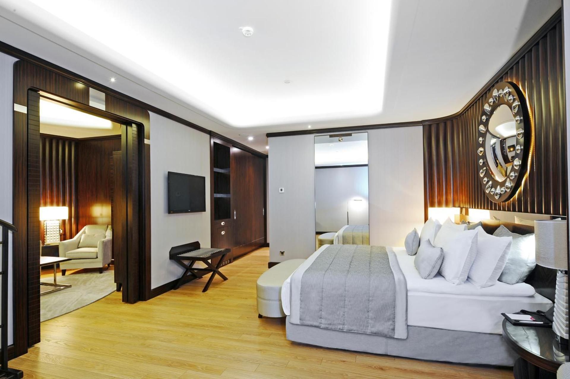 1 King Bed 1 Bedroom Suite Non Smoking