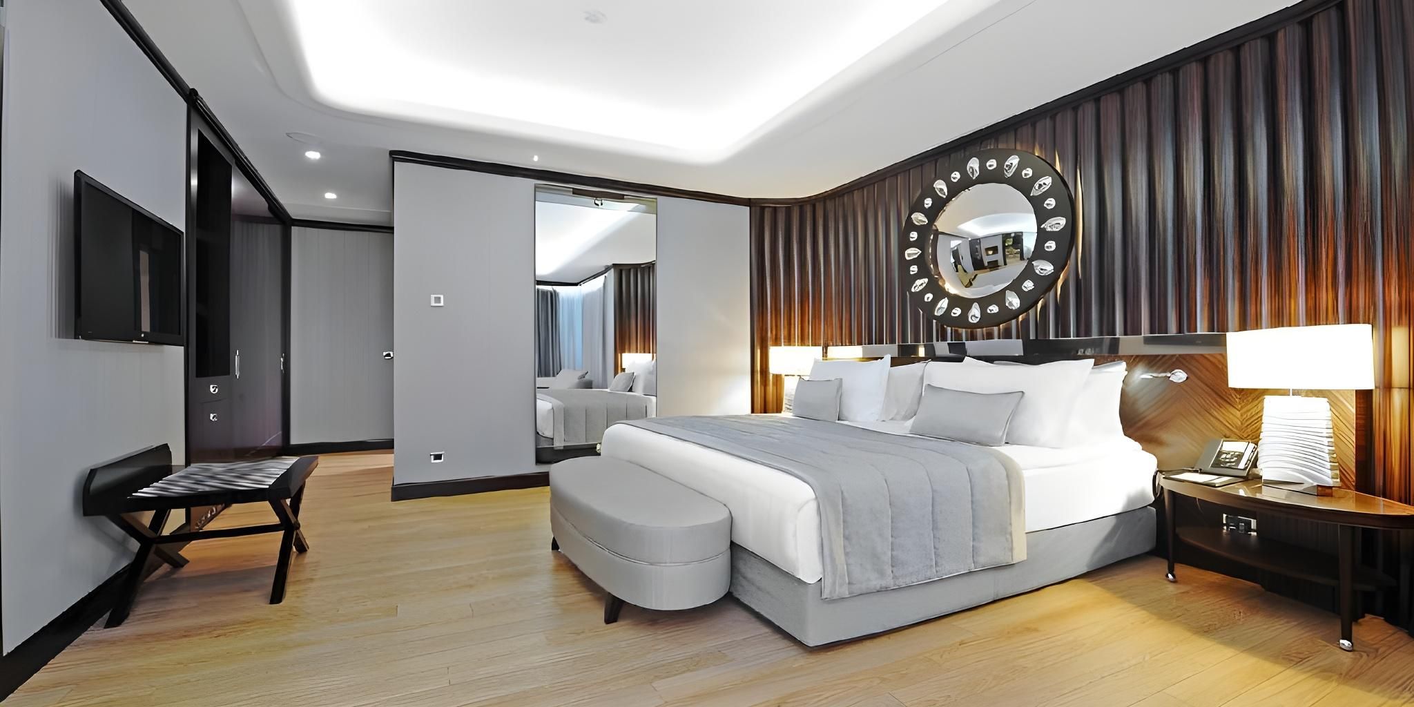1 King Standard Smoking Club Floor High Floor