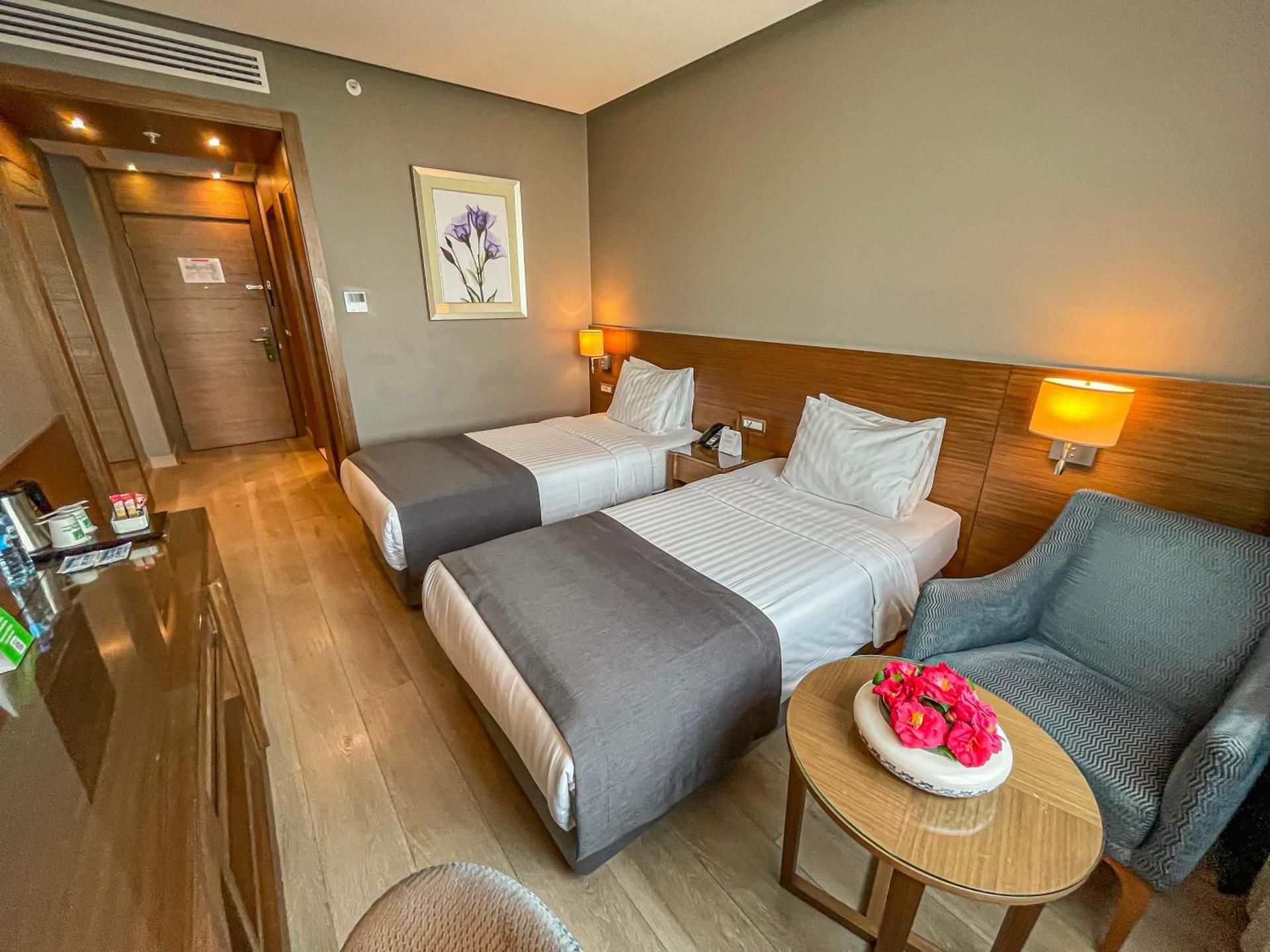 2 Twin Standard City View Balcony