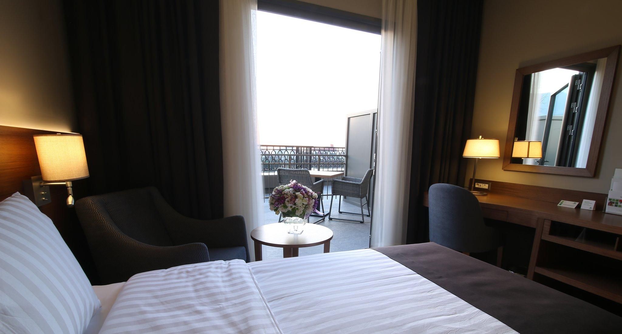 Holiday Inn Bursa - City Centre By IHG 1 Queen Standard Balcony 3