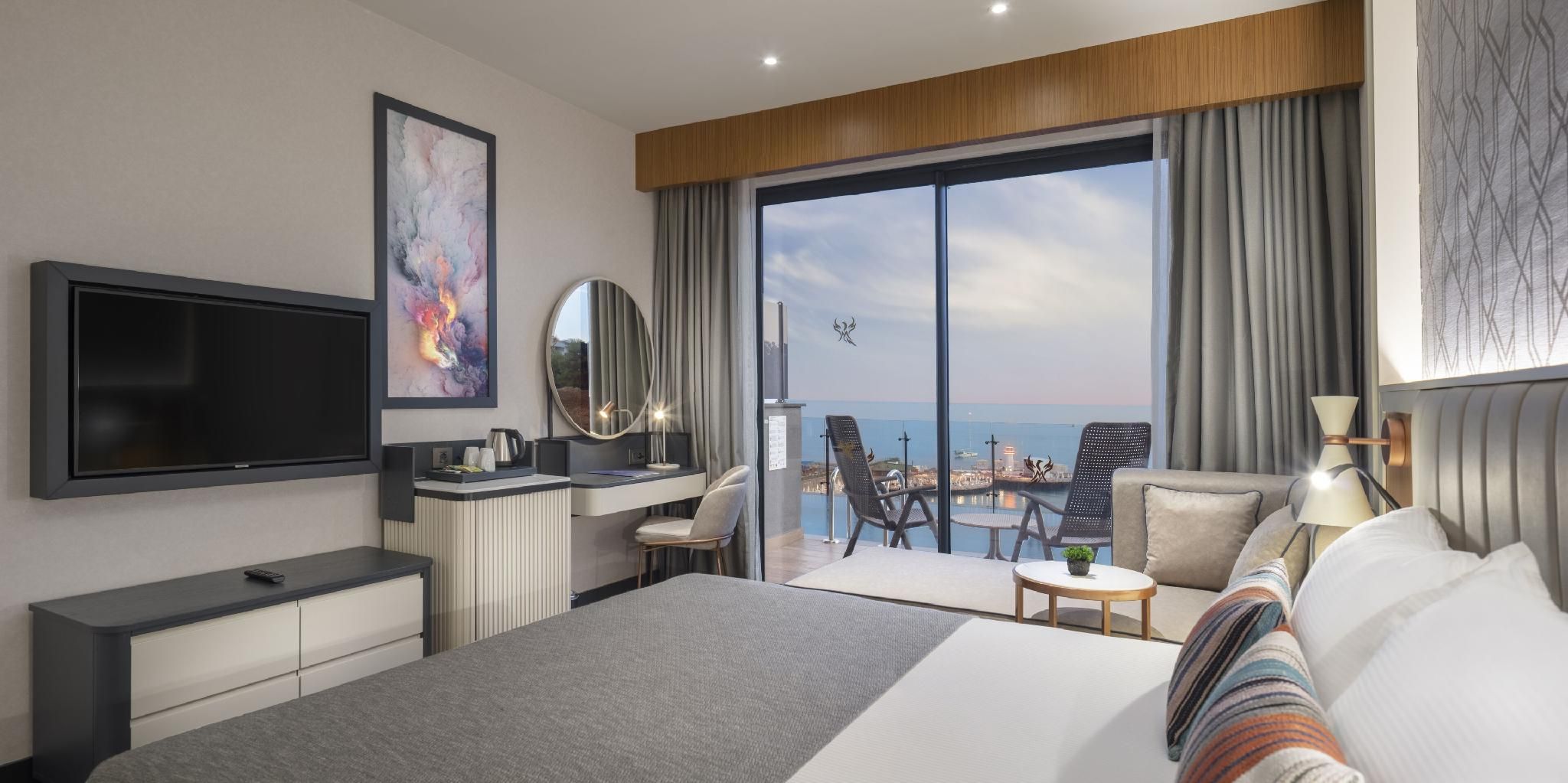 Family Swim Up Room