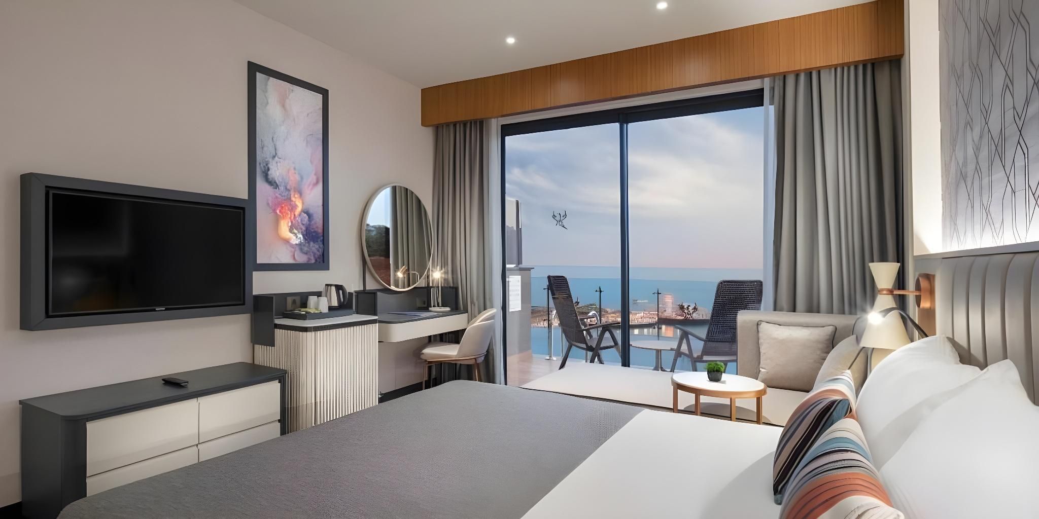 Superior Swim Up Room