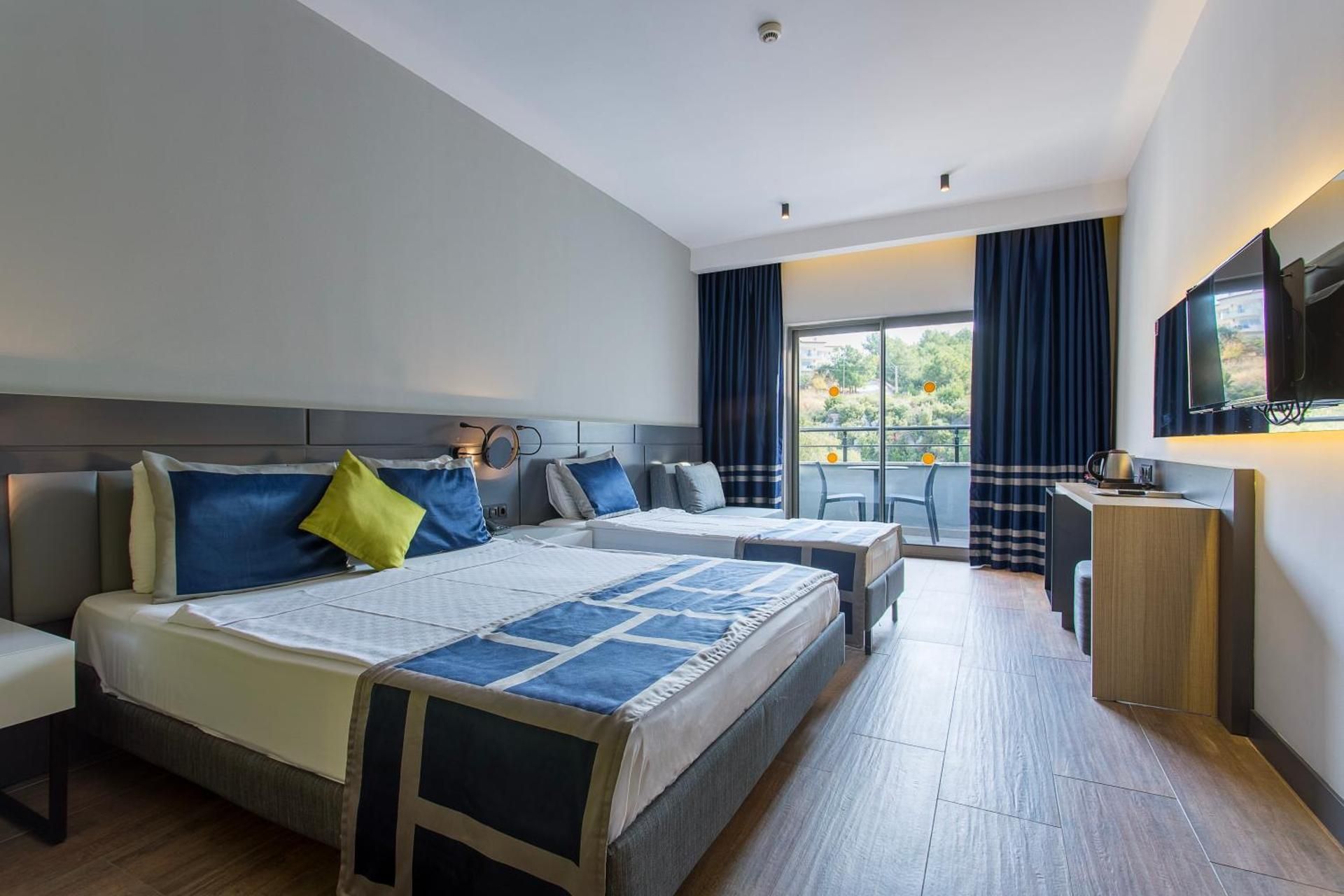 Deluxe Double Room (2 Adults + 1 Child)