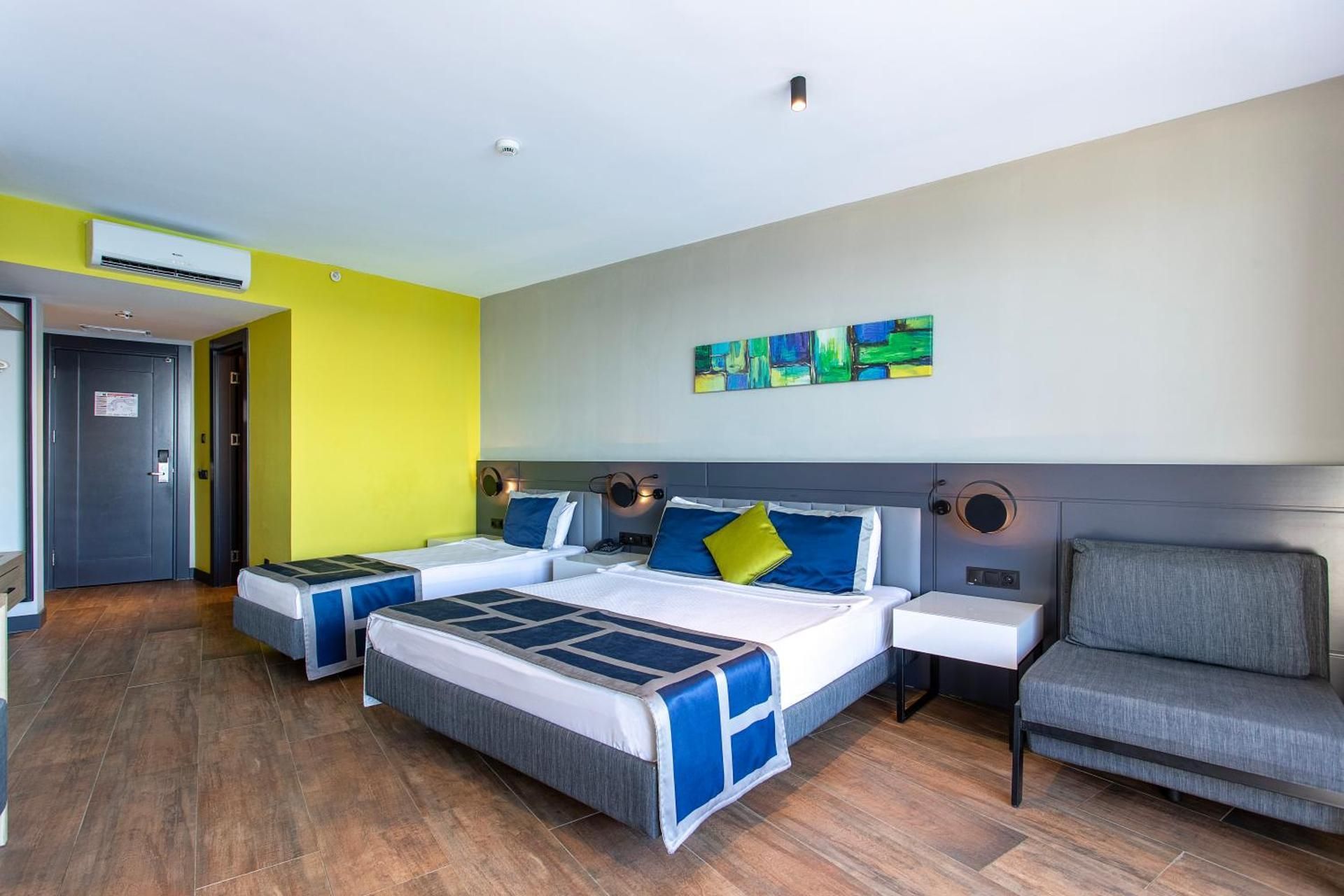Deluxe Double Room (2 Adults + 1 Child)