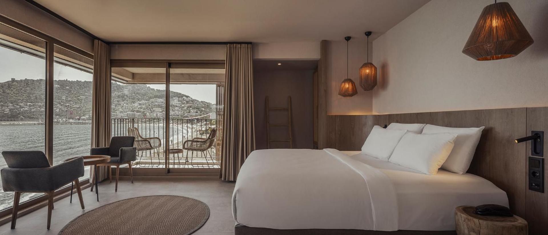 En Vie Beach King Suite with Sea View
