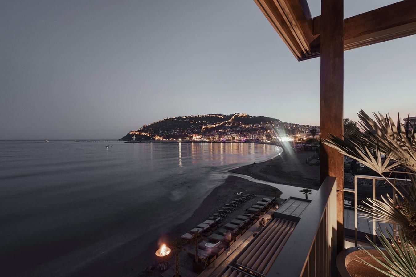 En Vie Beach King Suite with Sea View 2