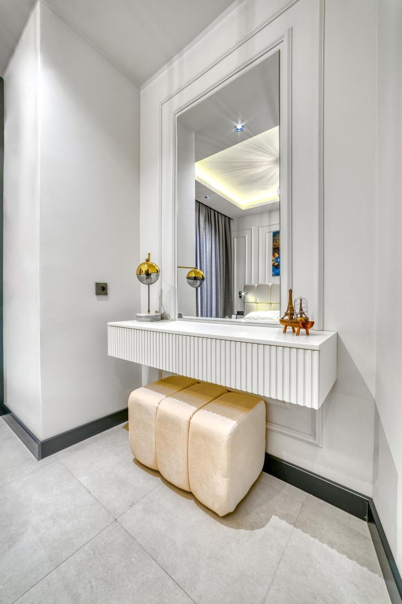 Corner Suite