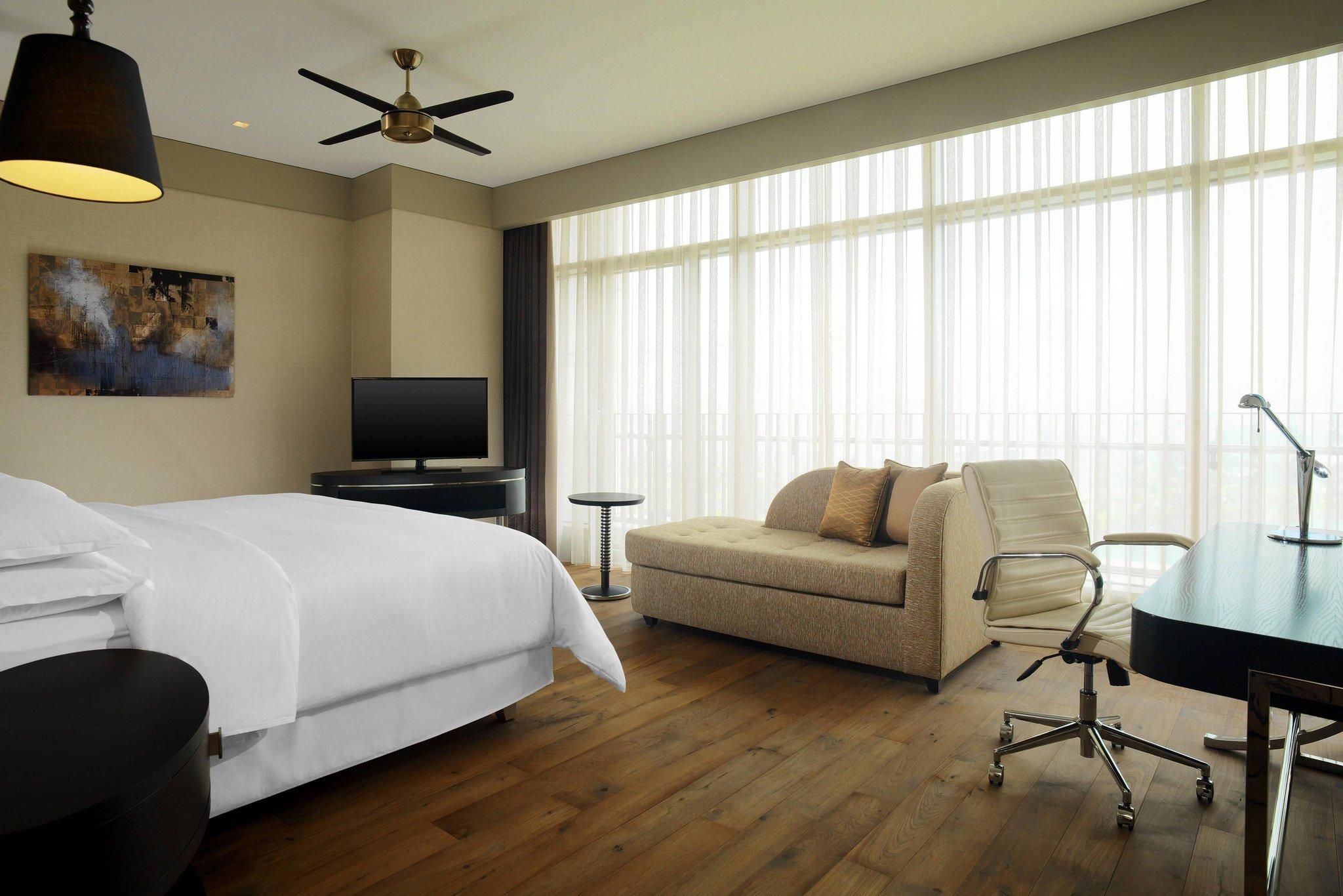 Grand Deluxe, Club lounge access, 1 Bedroom Residence, 1 King, River view, Corner room