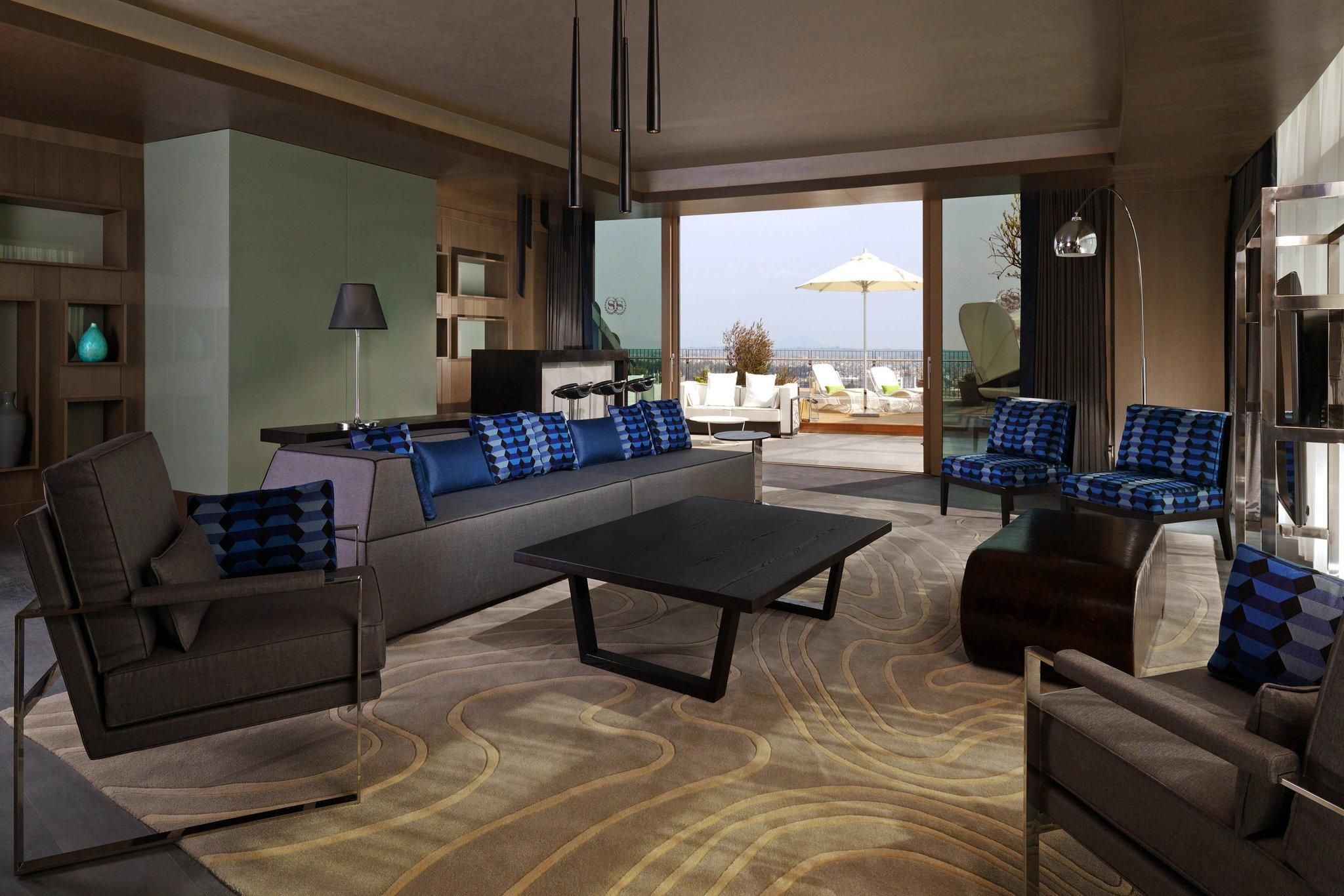 Sheraton Suite, Club lounge access, 1 Bedroom Presidential Suite, 1 King, River view, Terrace