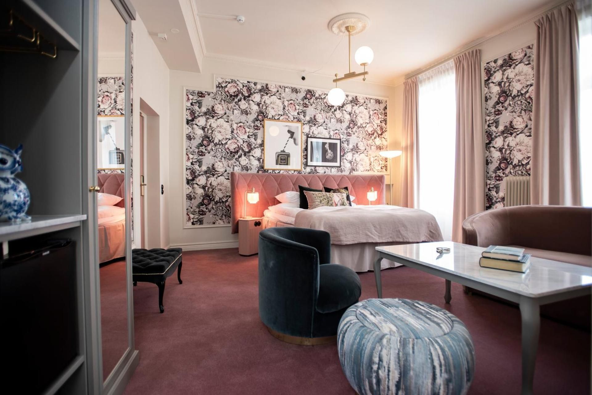 1 King Bed, Nonsmoking, Junior Suite