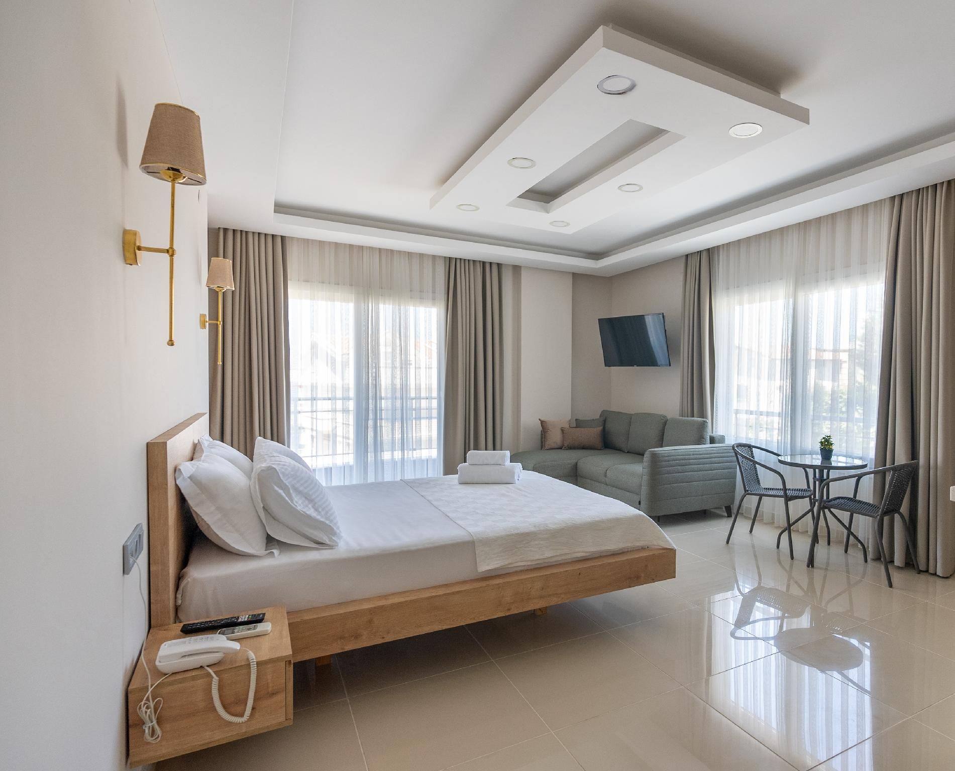 Deluxe Double Queen Suite