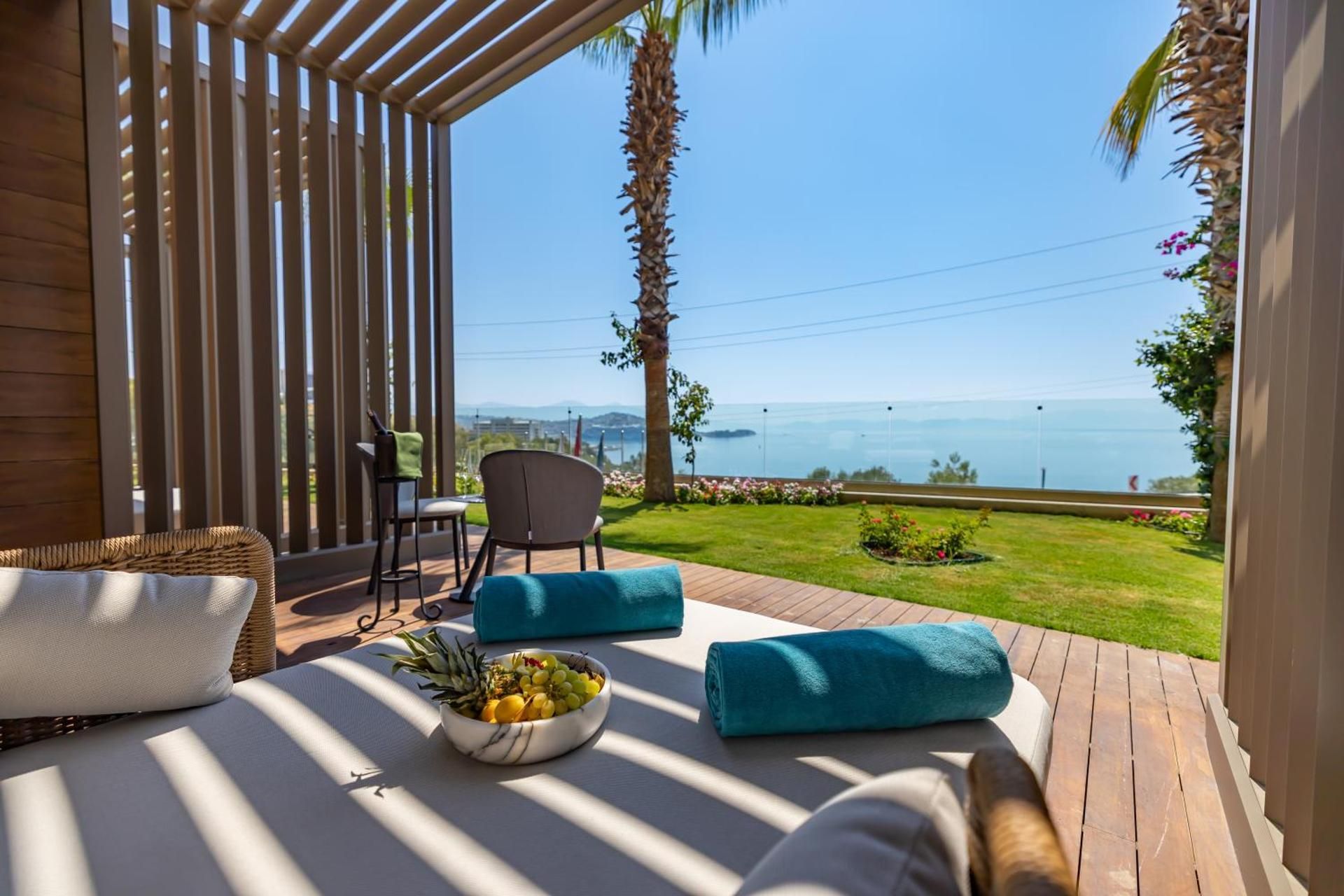 Deluxe Double Room with Balcony and Sea View