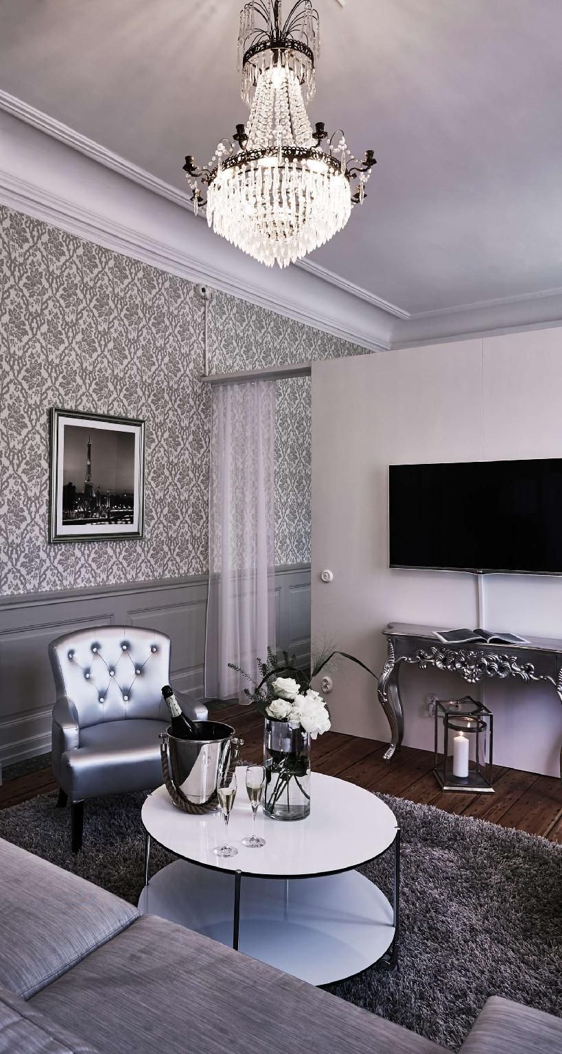 Suite - 1 King Bed, Nonsmoking, Sofabed